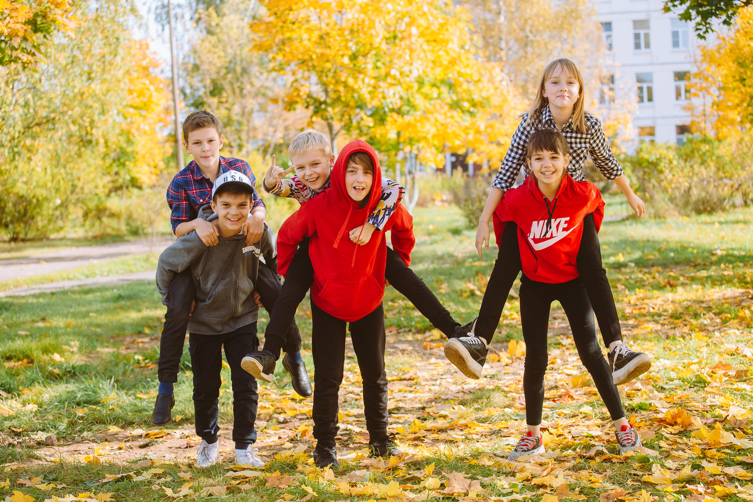 Выпускники 4 класса для фотокниги. Студия выпускных альбомов Остров
