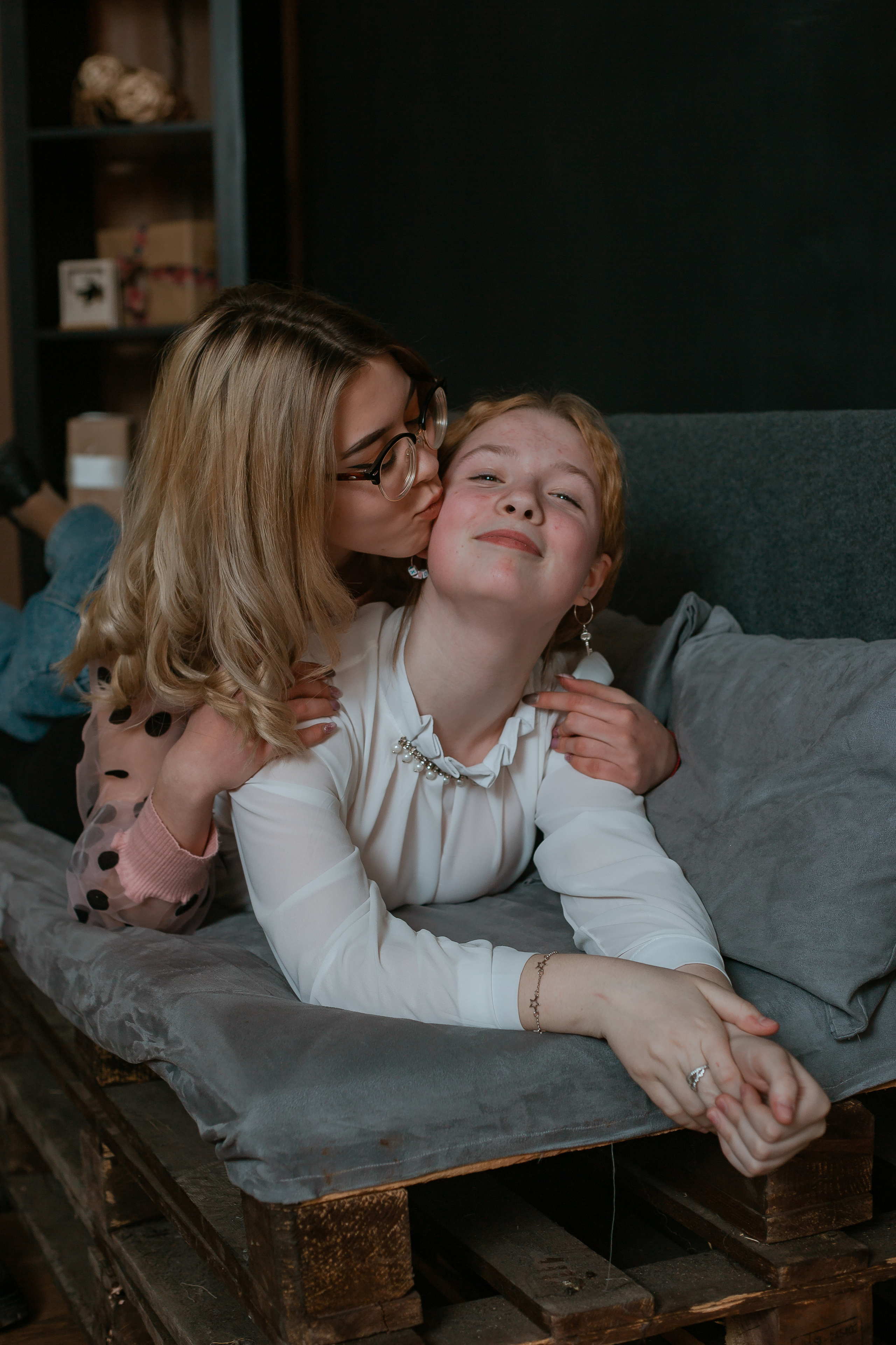 Студийная съемка выпускников для журнала. Студия выпускных альбомов Остров