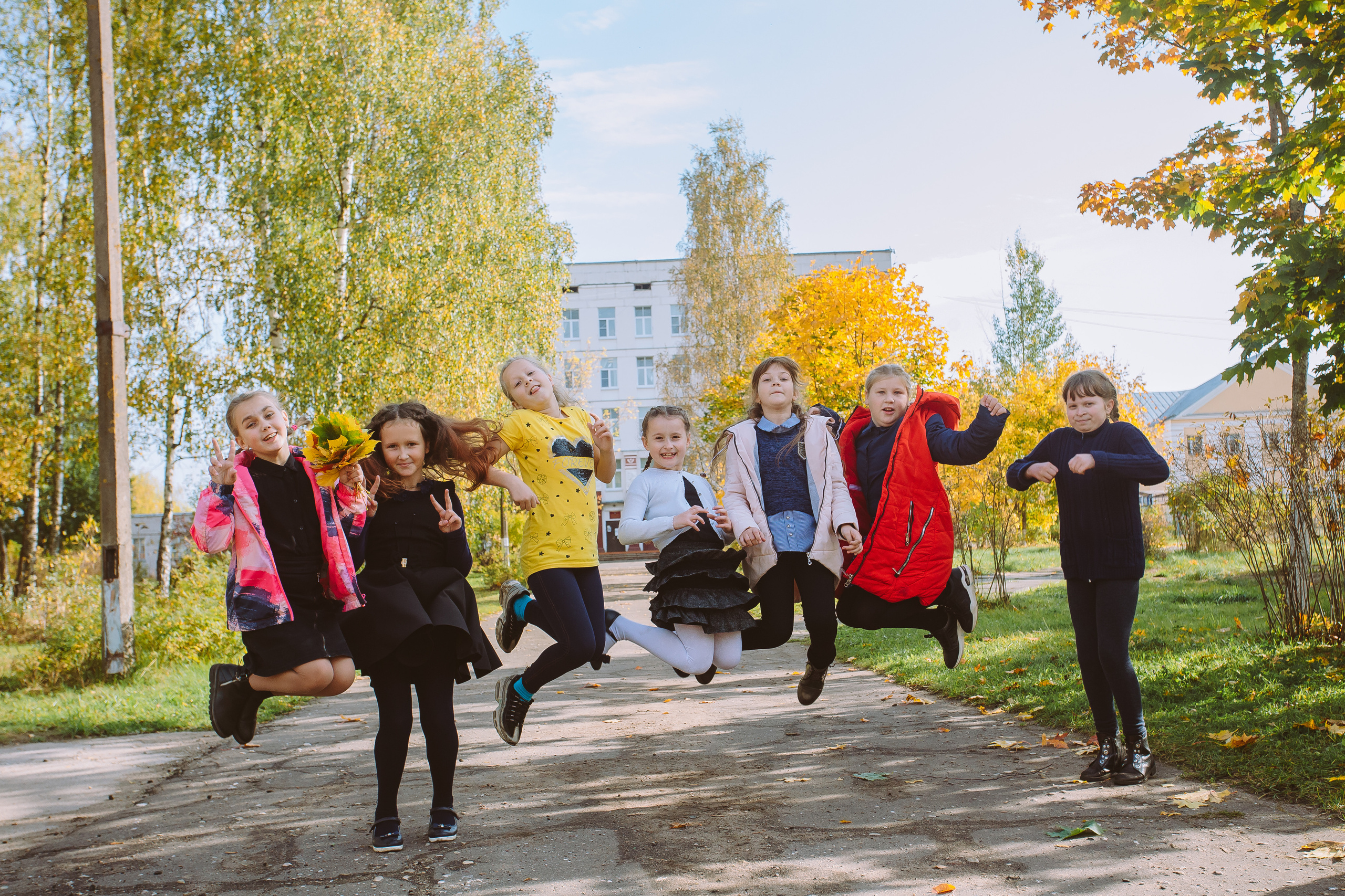 Выпускники 4 класса для фотокниги. Студия выпускных альбомов Остров