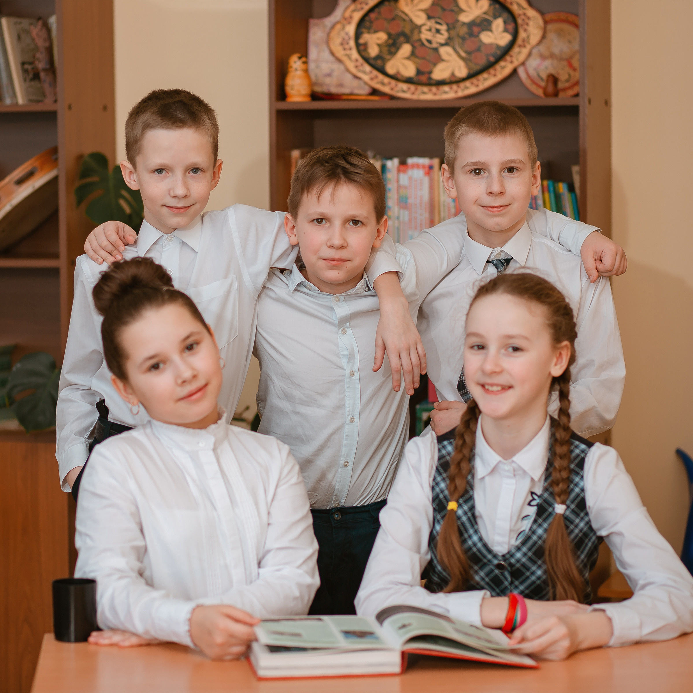 Фотокниги — много страниц (4 класс). Студия выпускных альбомов Остров