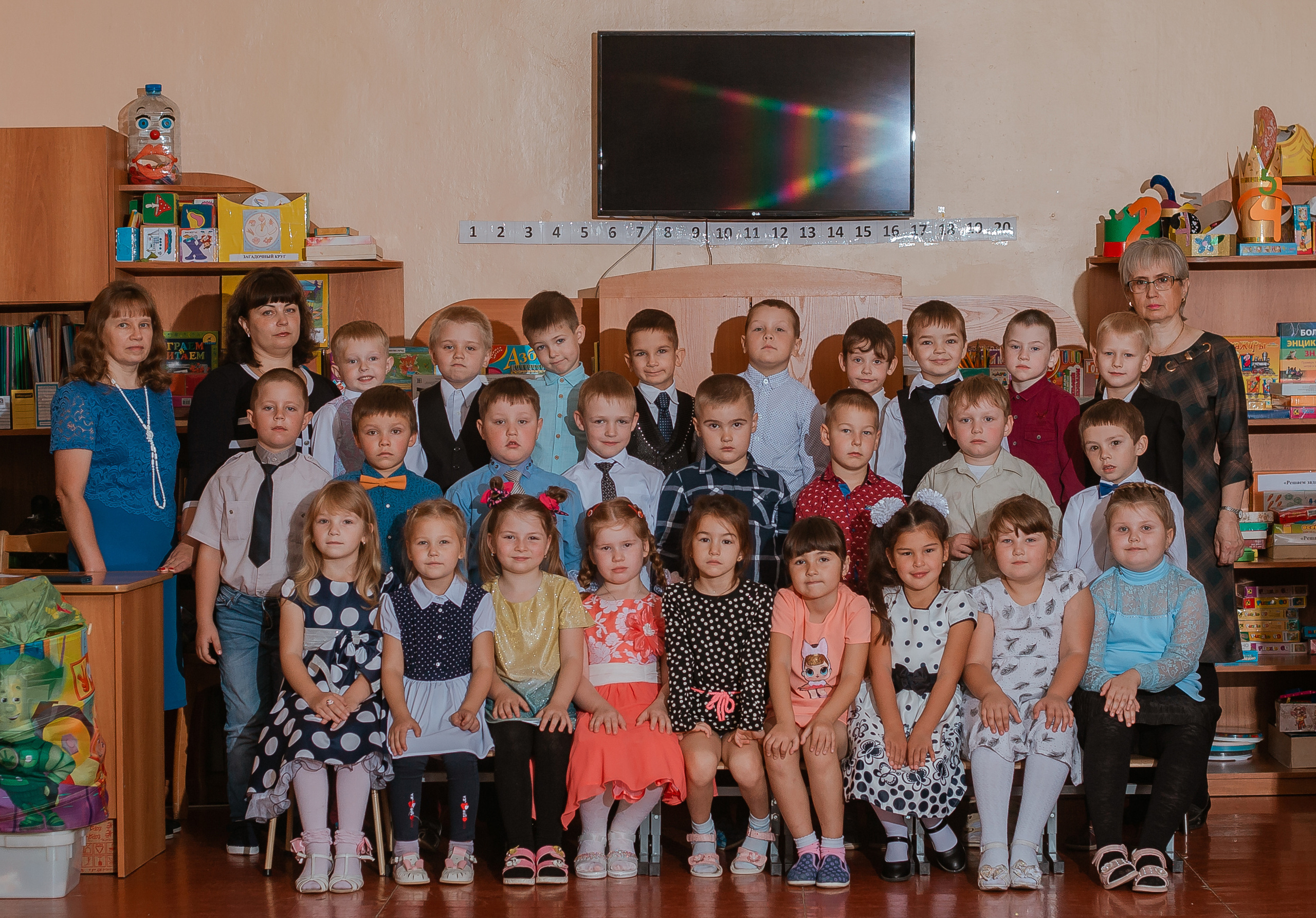 Фотосъёмка для выпускного диплома на 2 разворота. Студия выпускных альбомов Остров