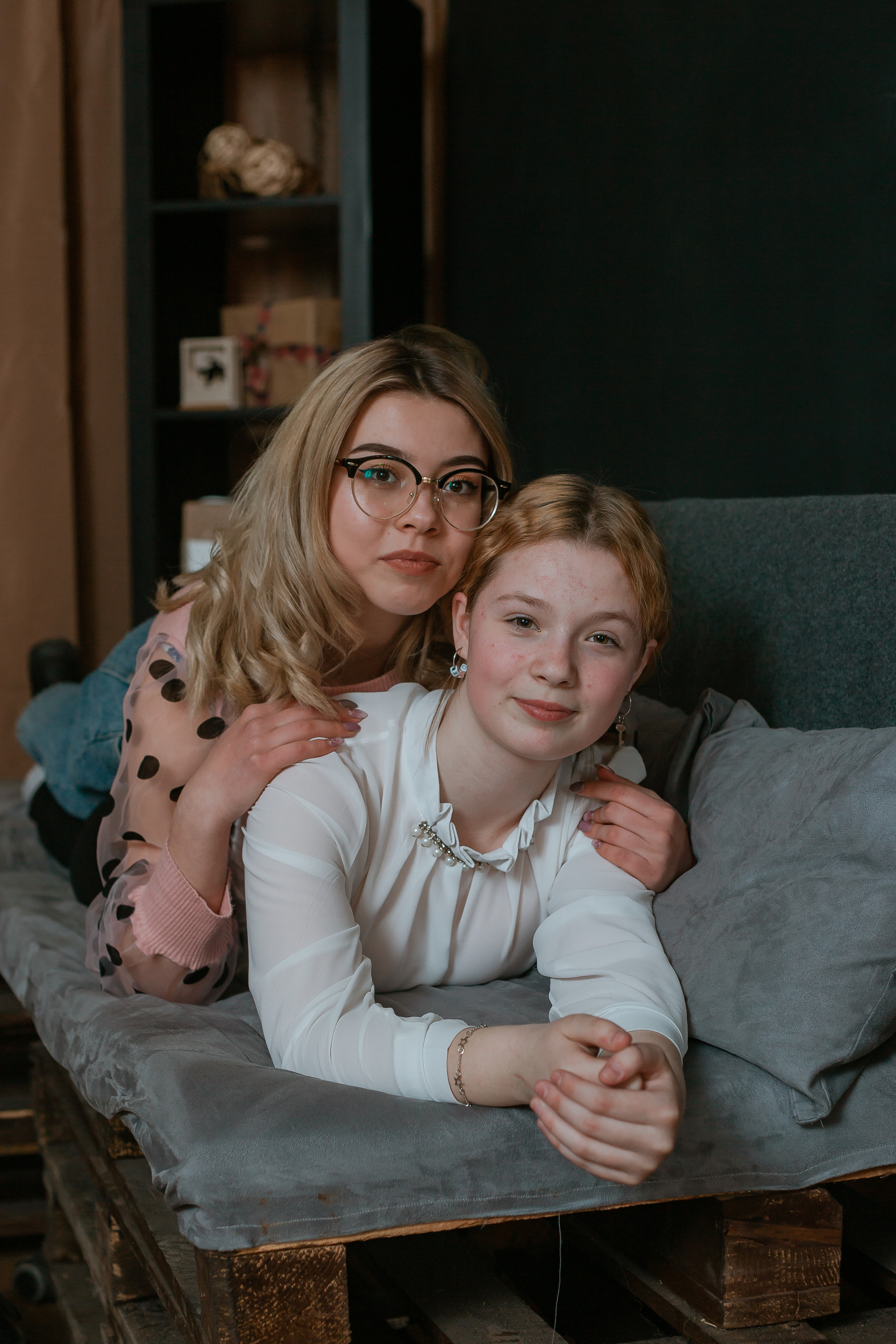 Студийная съемка выпускников для журнала. Студия выпускных альбомов Остров