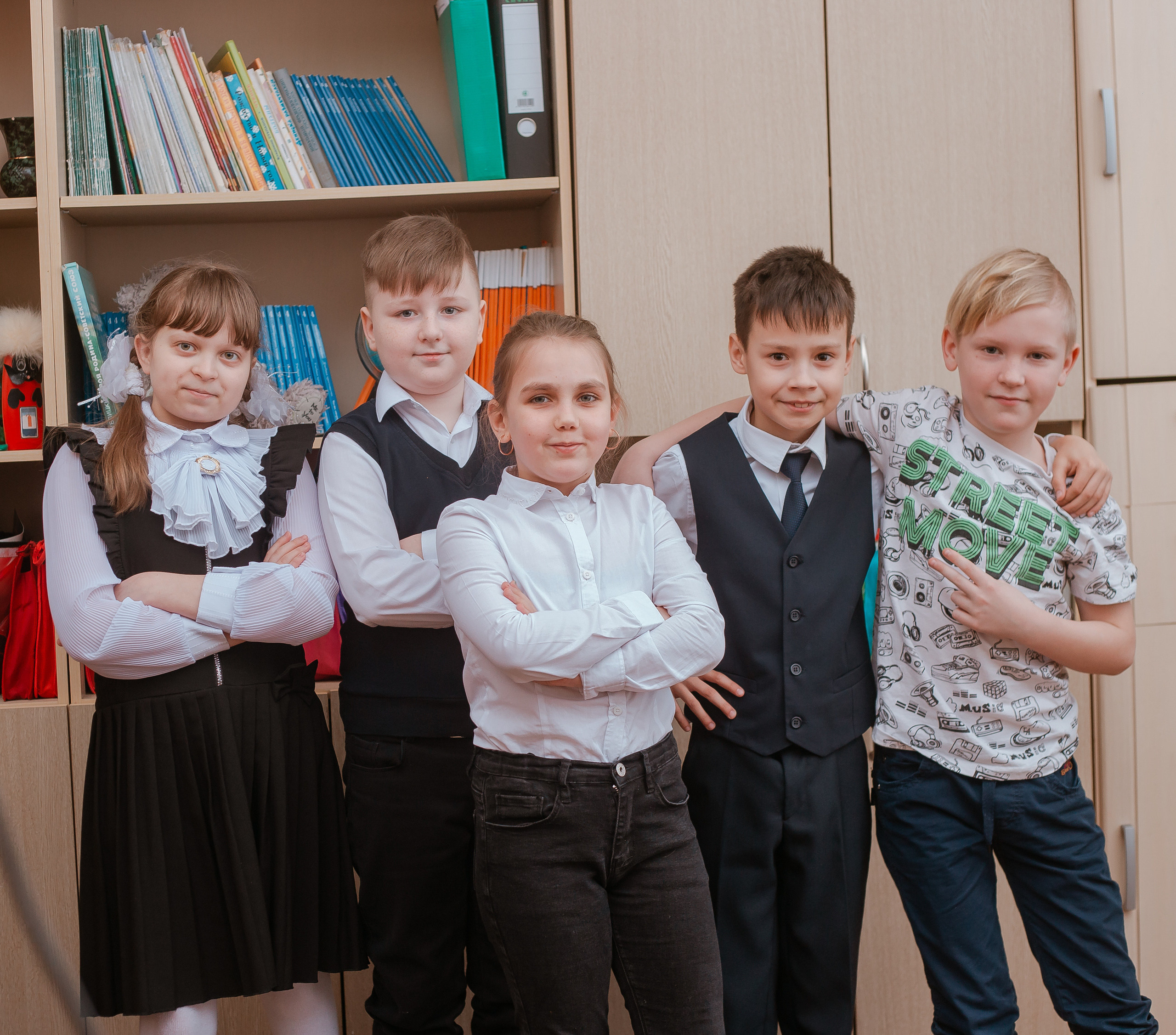 Выпускники 4 класса для фотокниги. Студия выпускных альбомов Остров