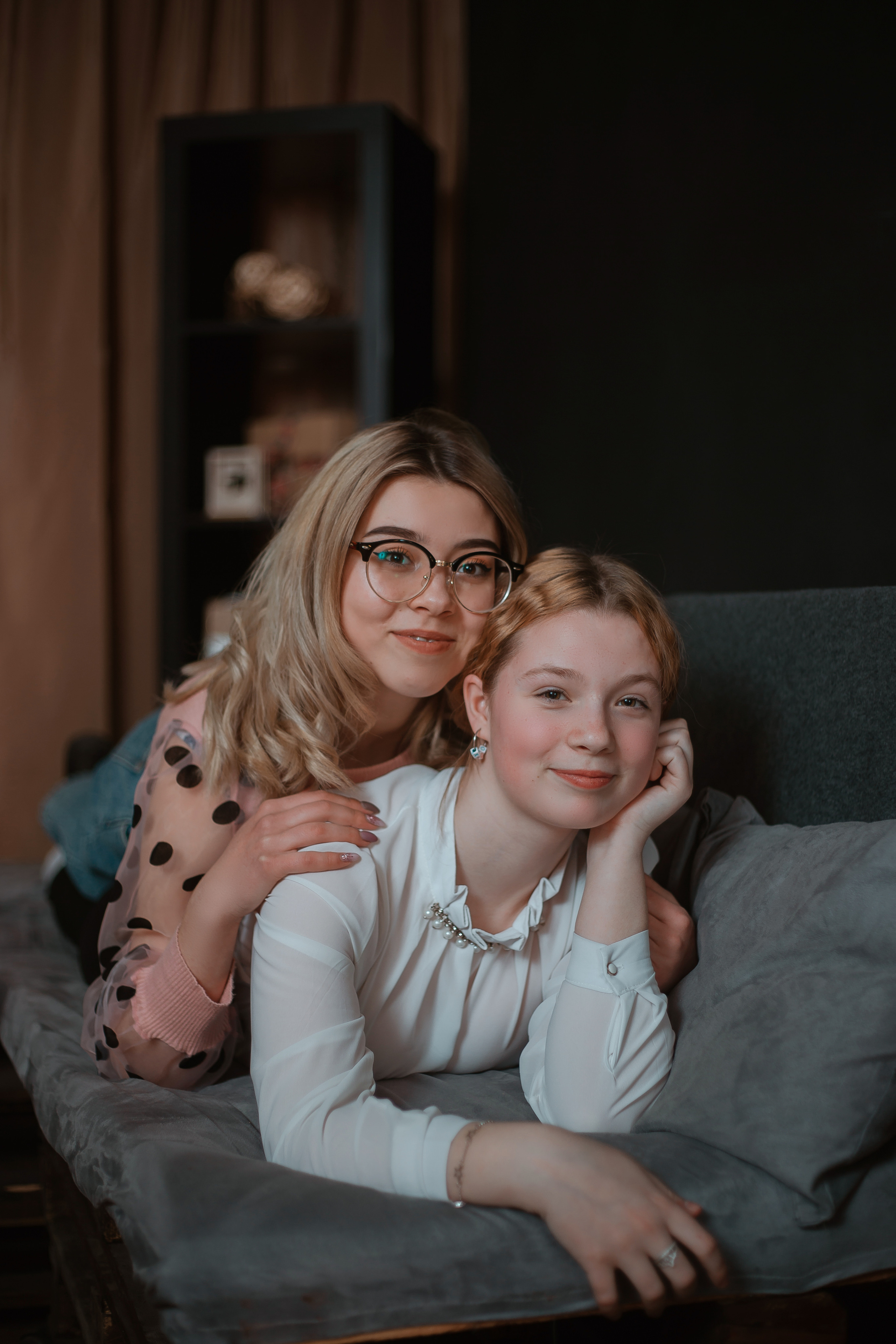 Студийная съемка выпускников для журнала. Студия выпускных альбомов Остров