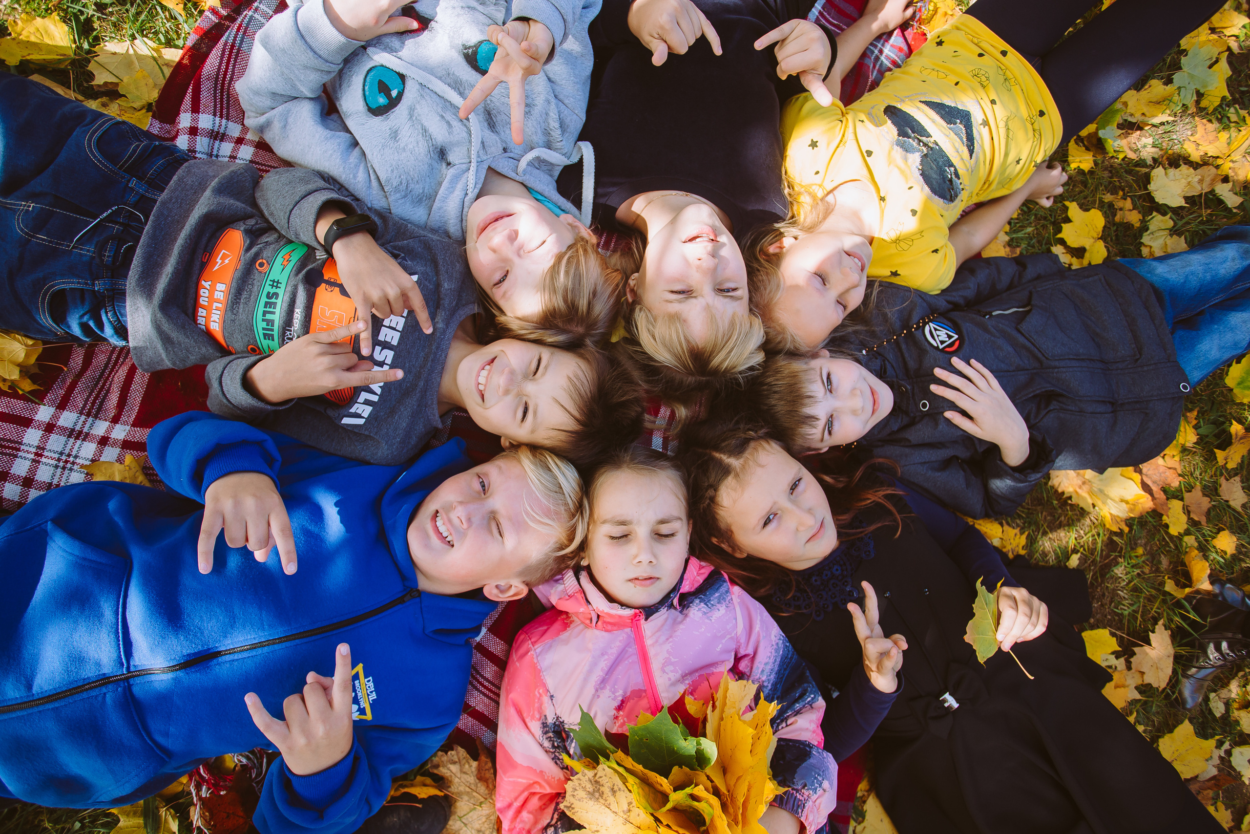 Выпускники 4 класса для фотокниги. Студия выпускных альбомов Остров