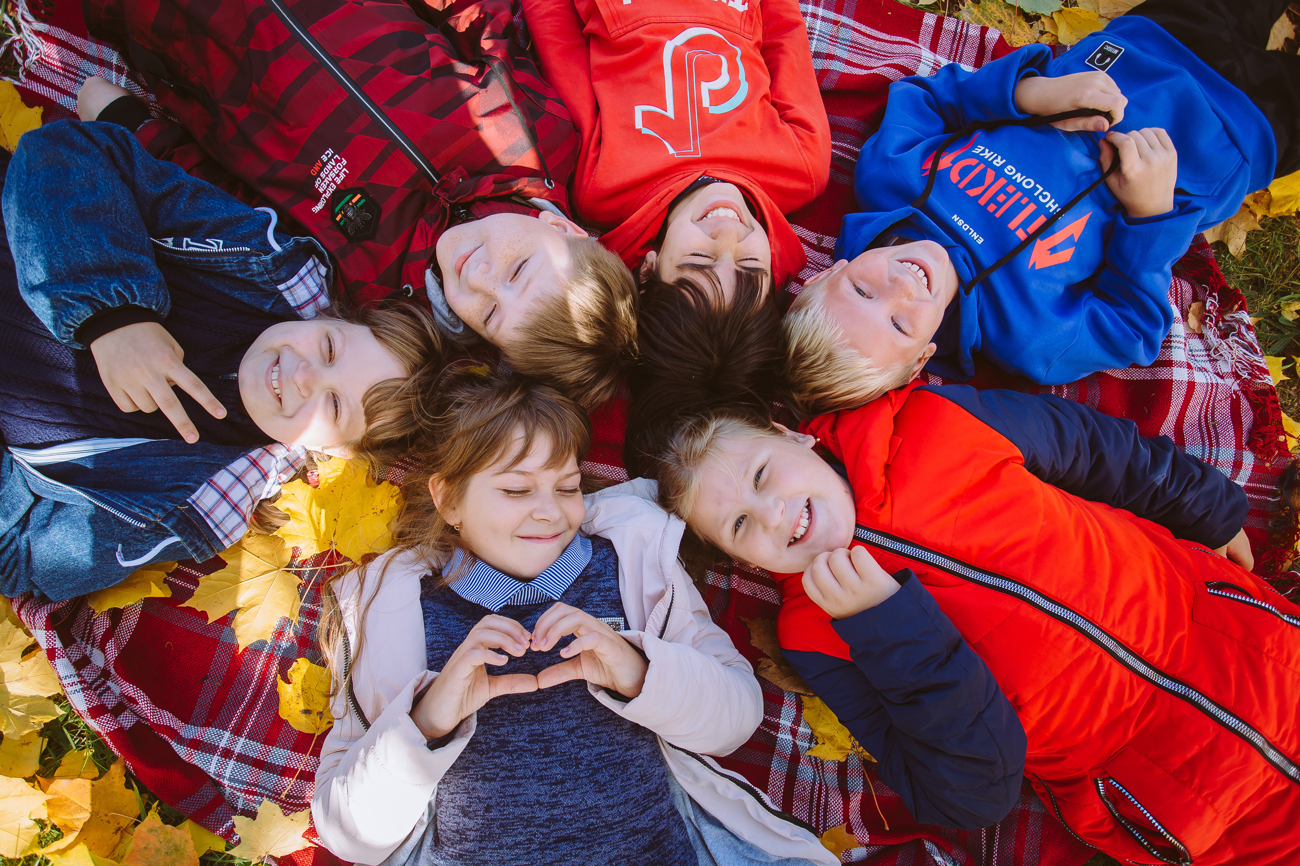 Выпускники 4 класса для фотокниги. Студия выпускных альбомов Остров