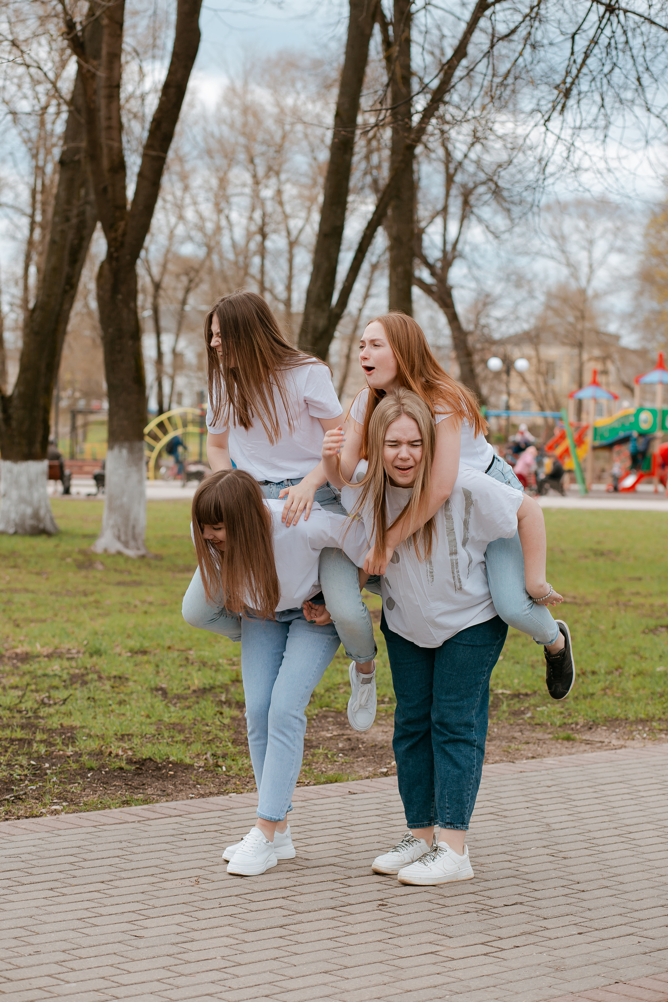 Съемка весной в студии и на улице. Студия выпускных альбомов Остров