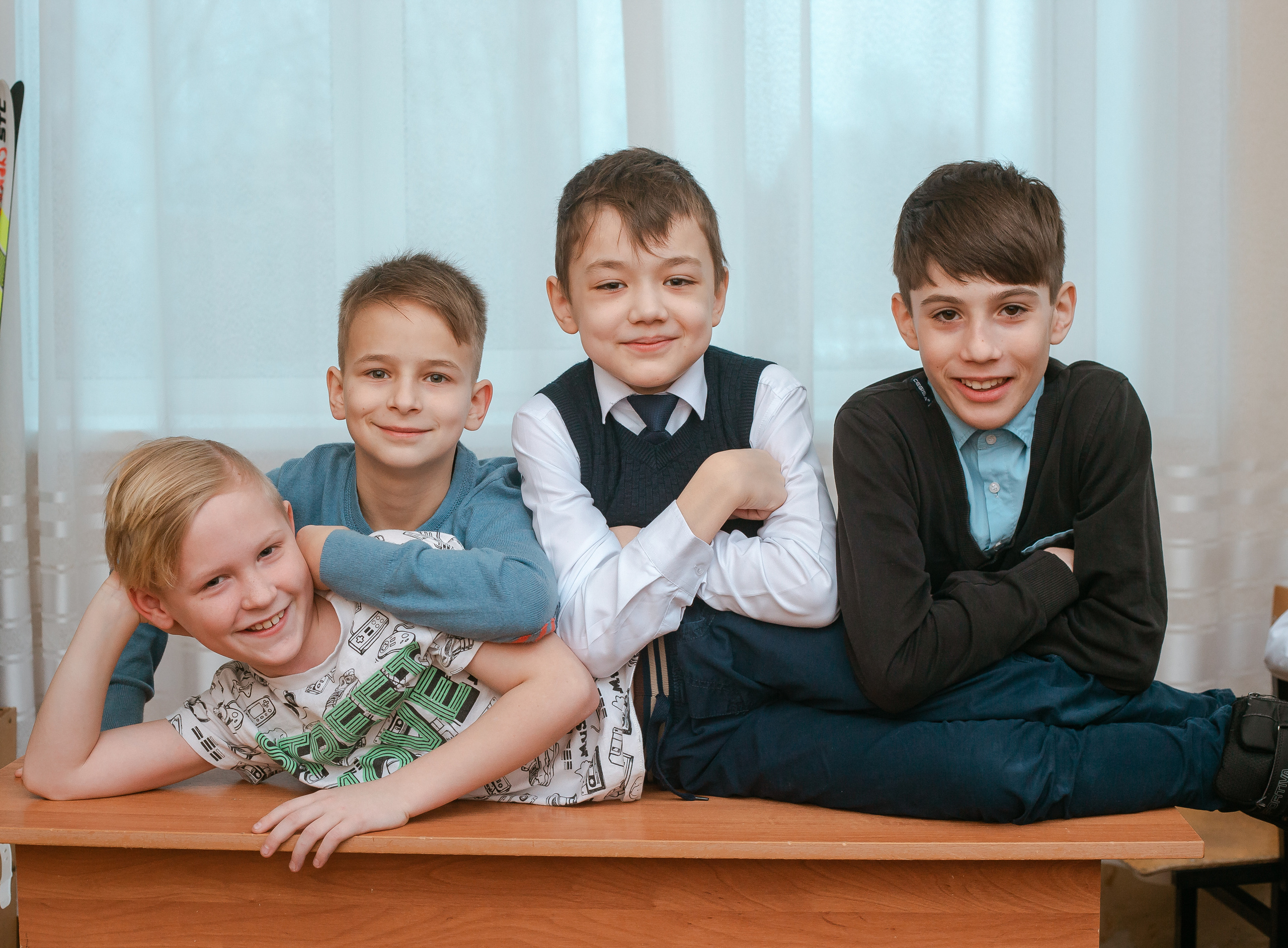 Выпускники 4 класса для фотокниги. Студия выпускных альбомов Остров