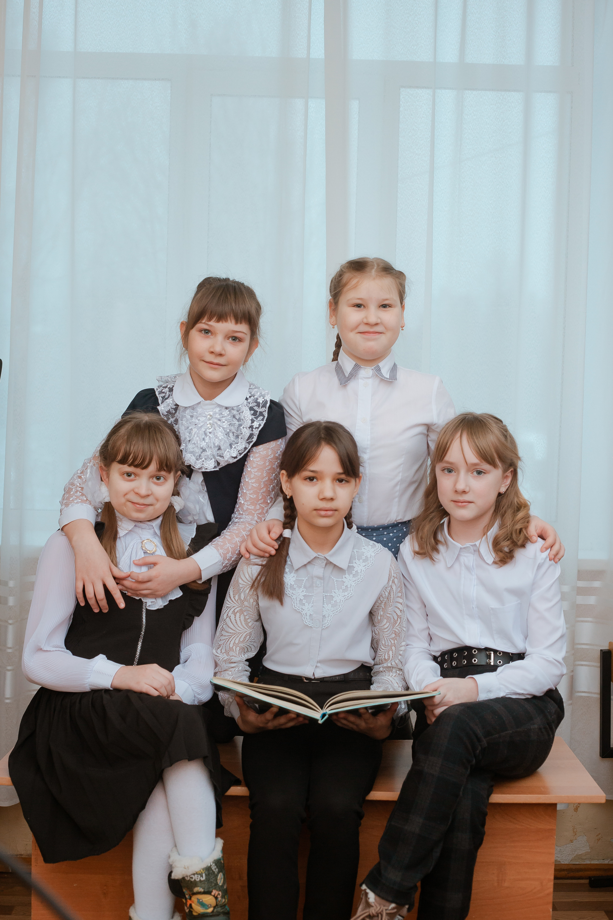 Выпускники 4 класса для фотокниги. Студия выпускных альбомов Остров