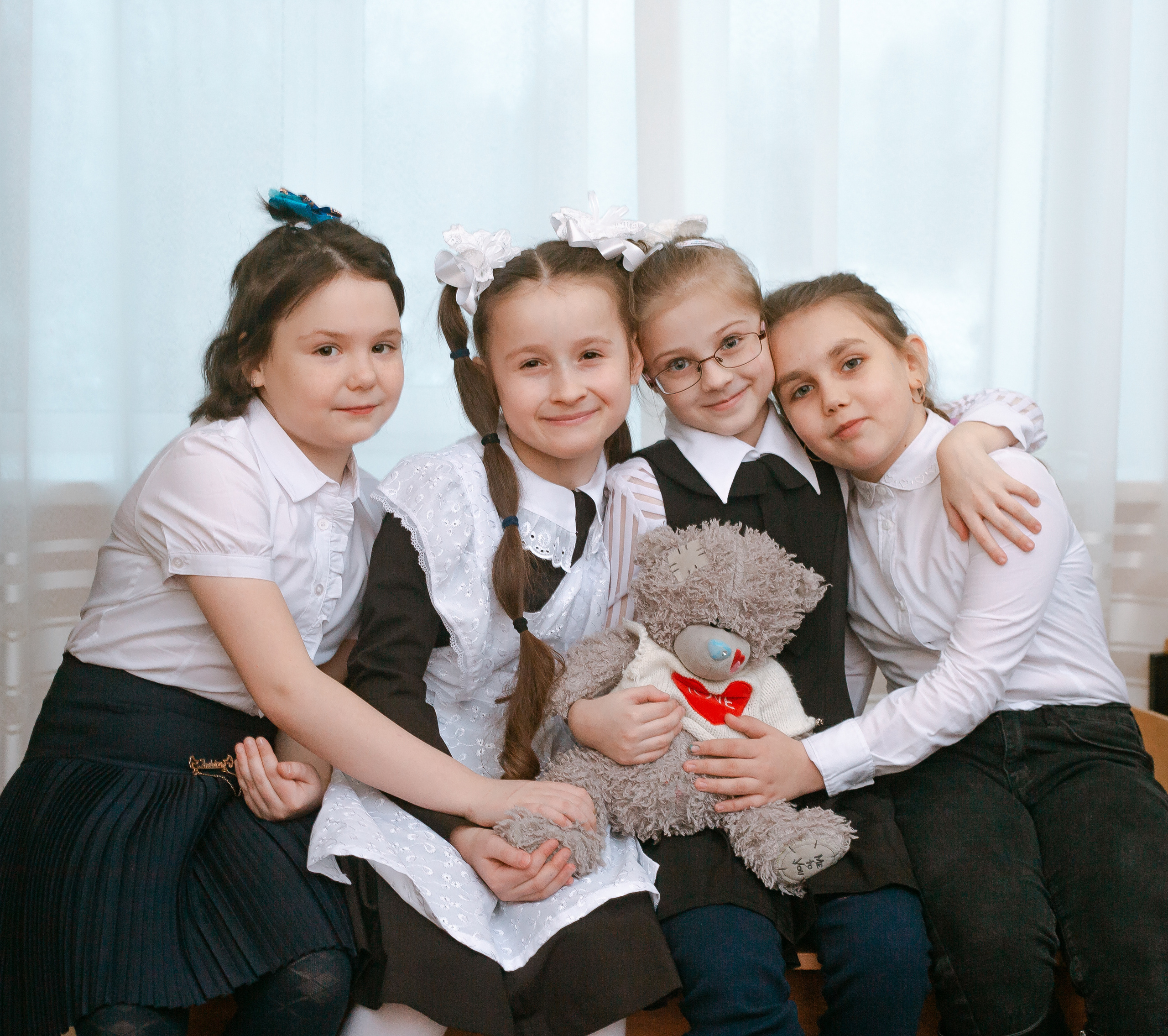 Выпускники 4 класса для фотокниги. Студия выпускных альбомов Остров