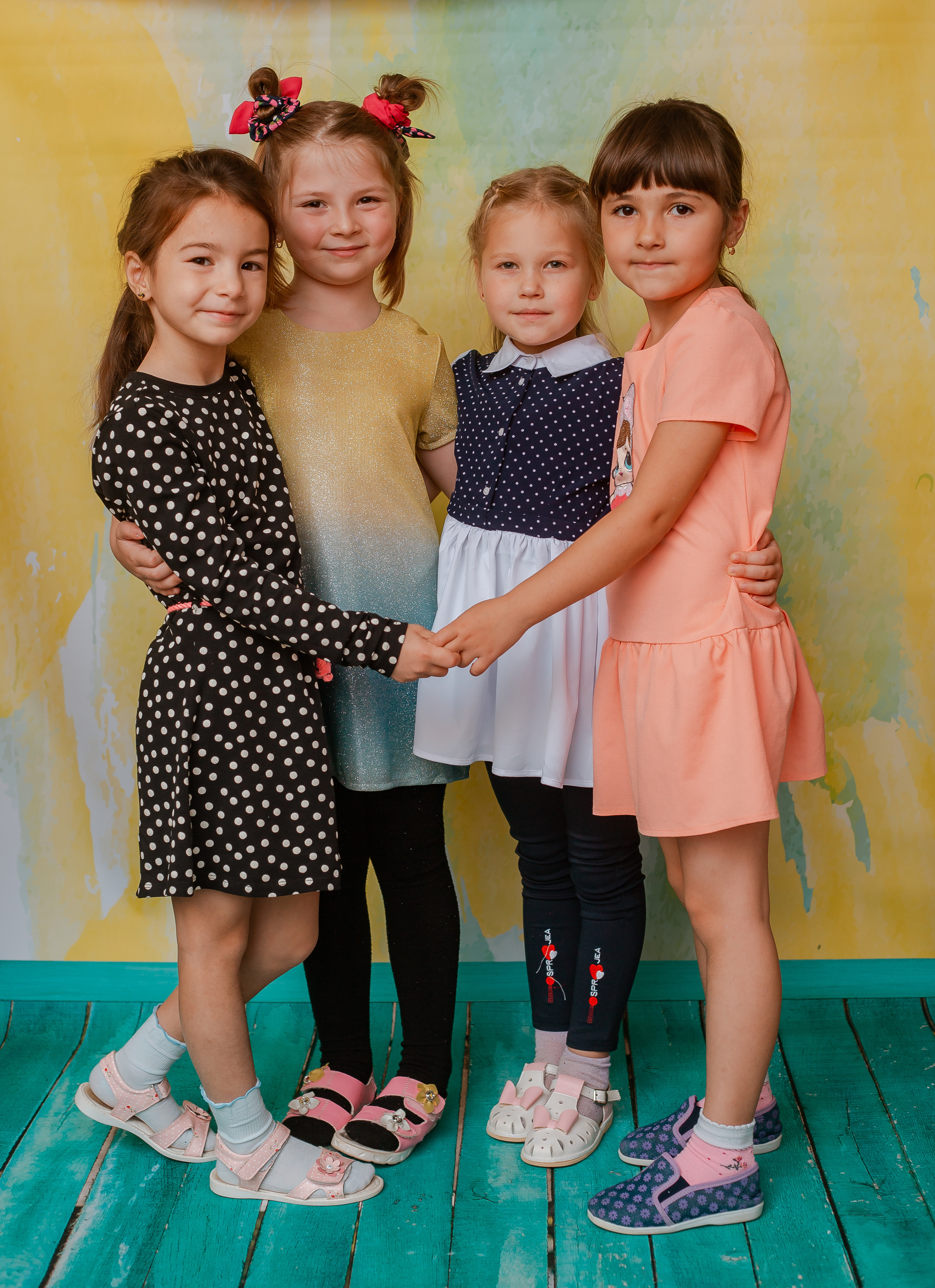 Фотосъёмка для выпускного диплома на 2 разворота. Студия выпускных альбомов Остров