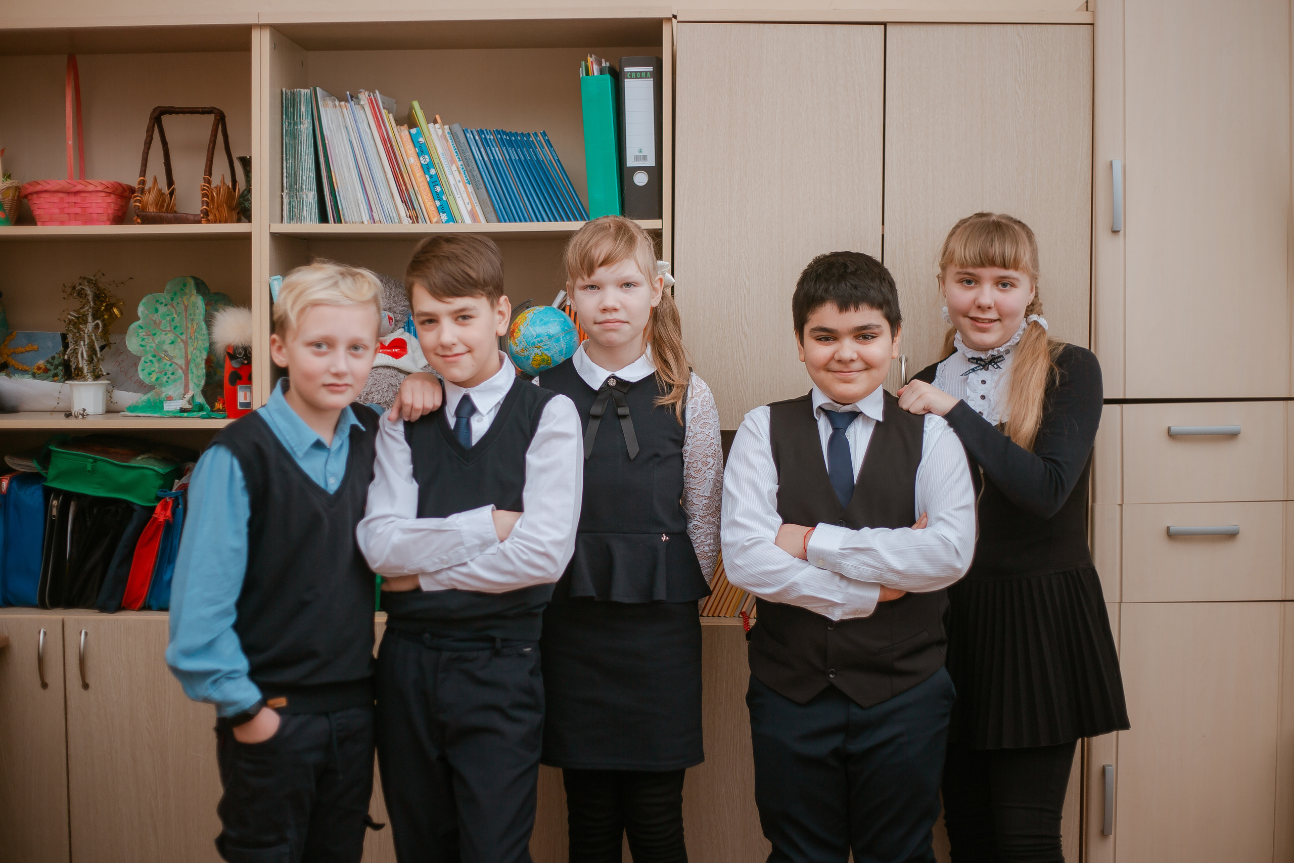 Выпускники 4 класса для фотокниги. Студия выпускных альбомов Остров