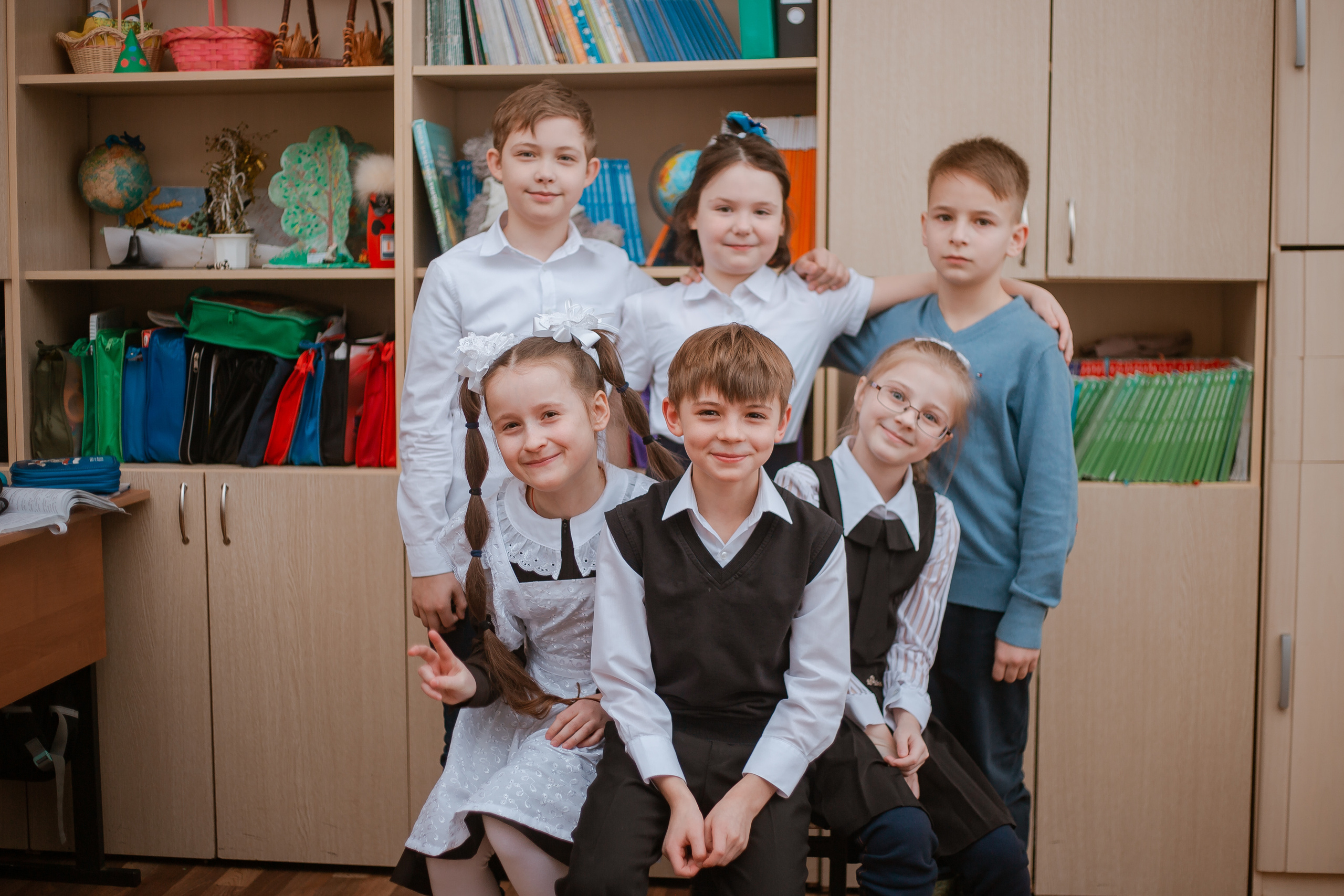 Выпускники 4 класса для фотокниги. Студия выпускных альбомов Остров