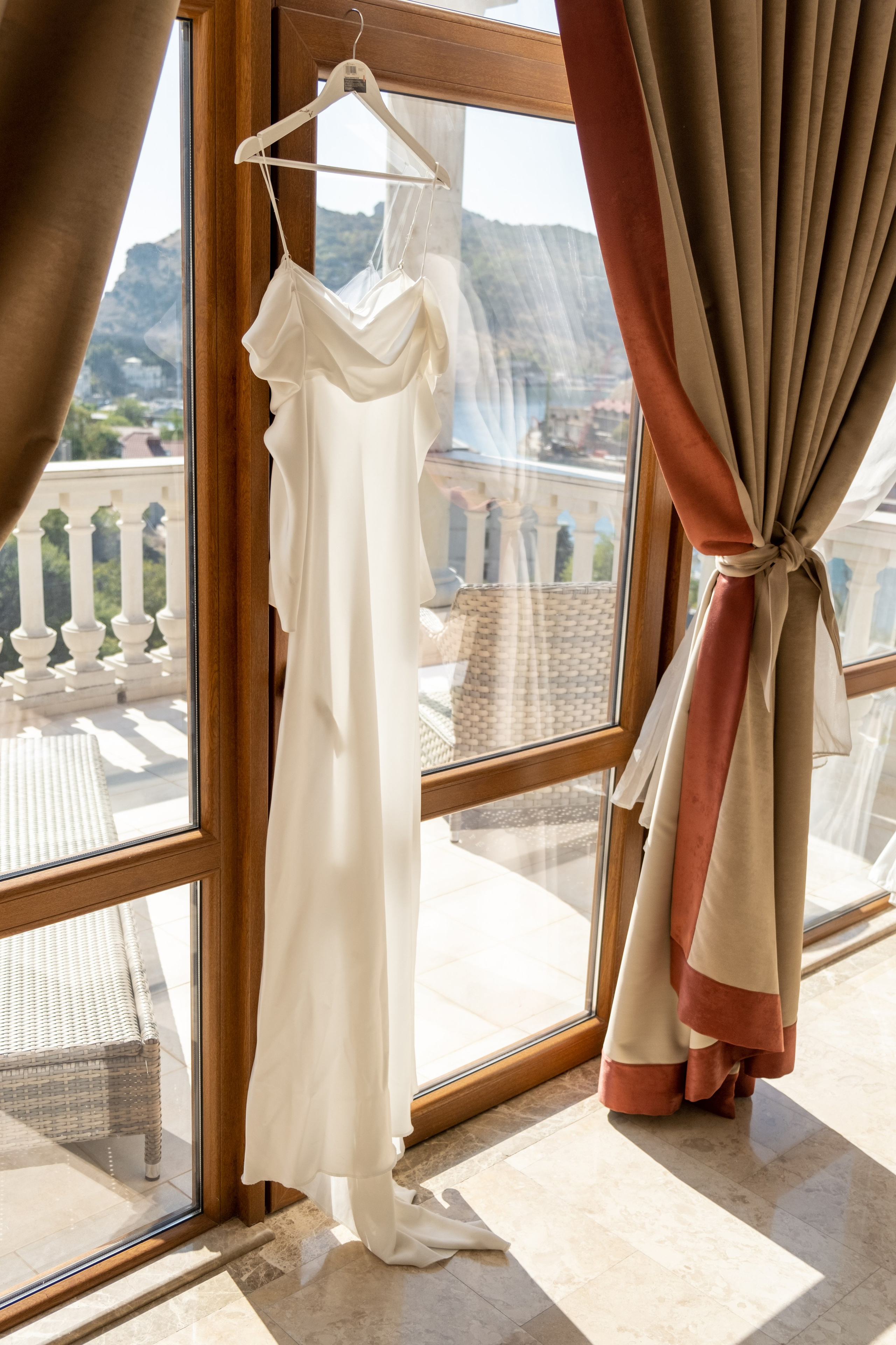 Свадебная фотосессия в Балаклаве. Профессиональная фотосъемка в Крыму. Натуральные эмоции и живые кадры. Забронируйте дату прямо сейчас!