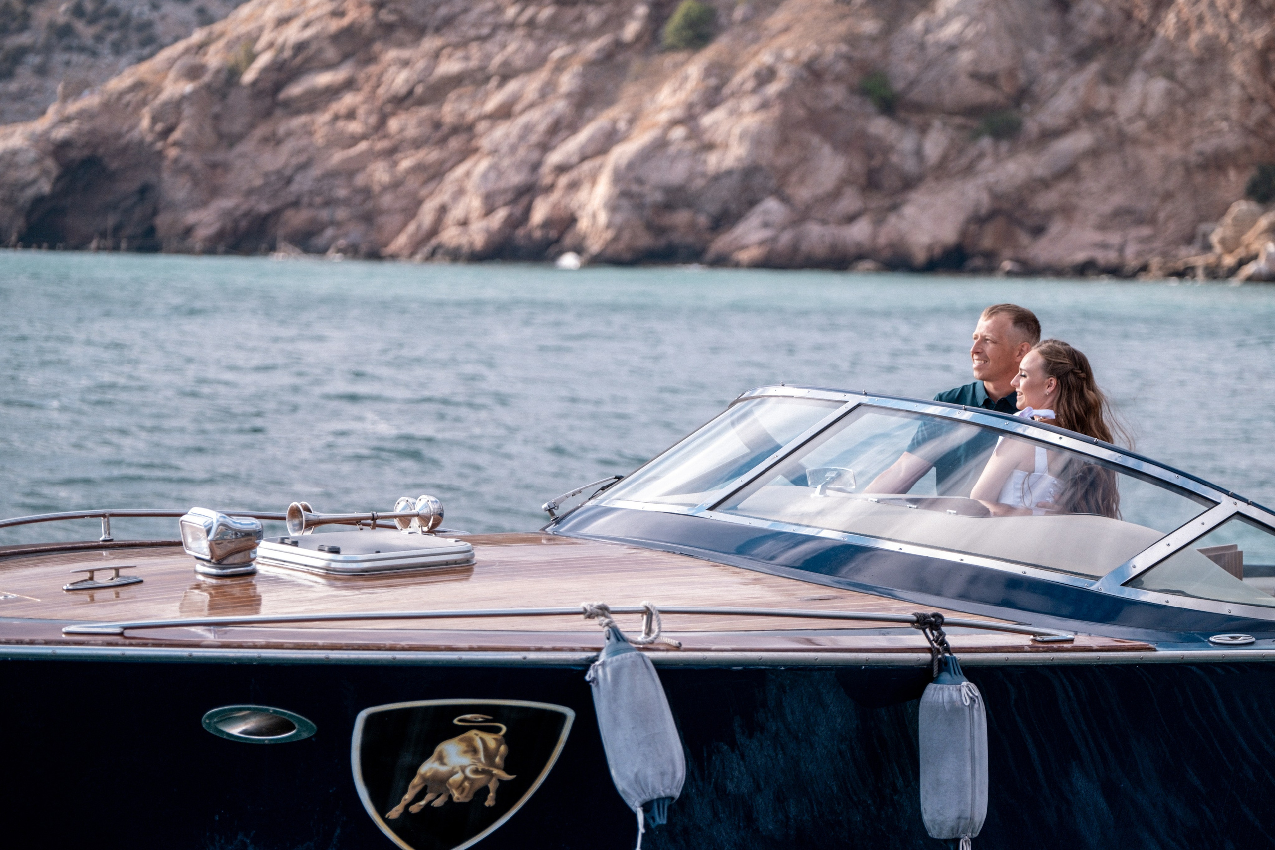 М+А — Прогулка на катере в Балаклаве. Профессиональная фотосъемка в Крыму. Натуральные эмоции и живые кадры. Забронируйте дату прямо сейчас!