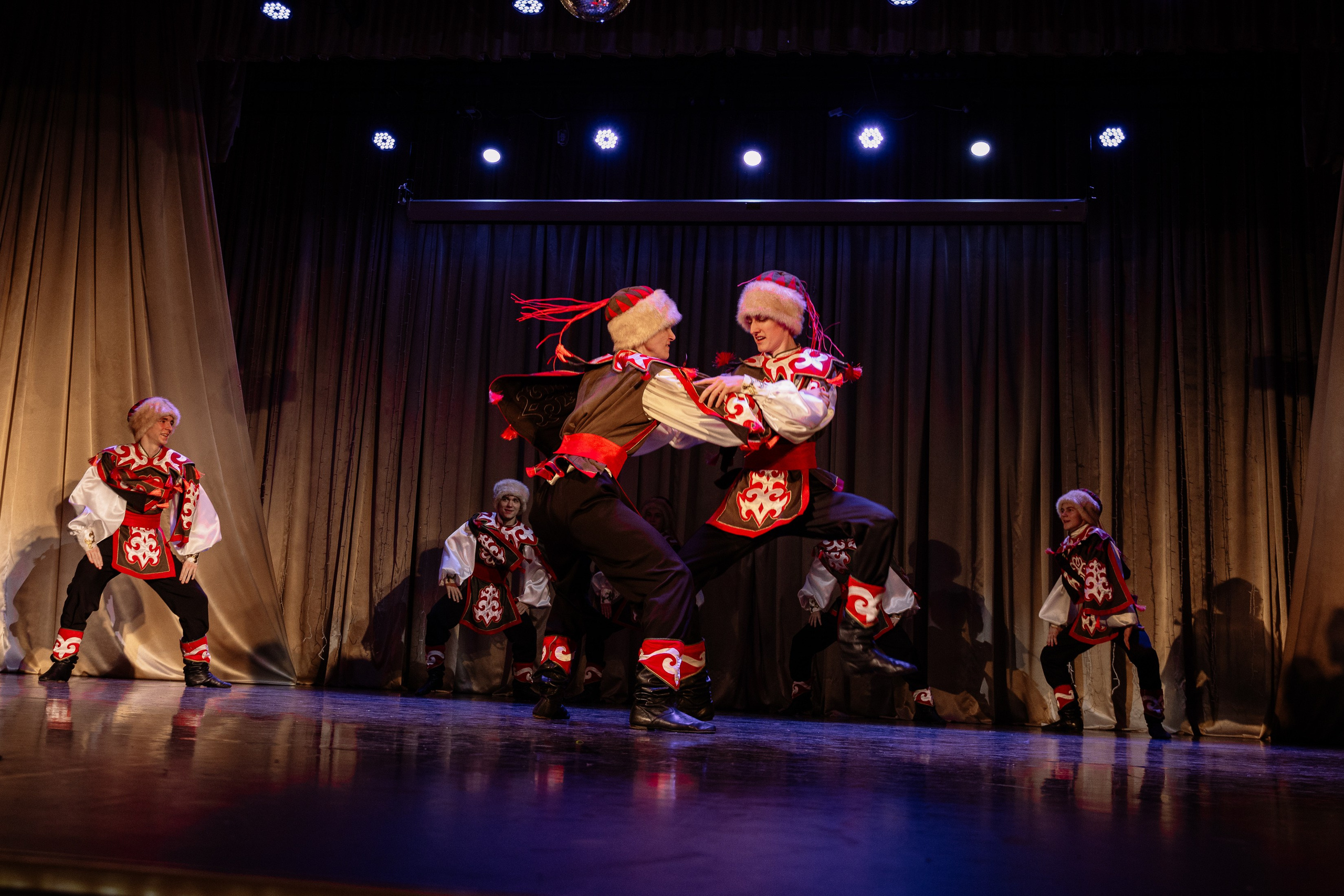 Сибирские узоры ДК Ефремова. Фотограф Юлия Мальцева