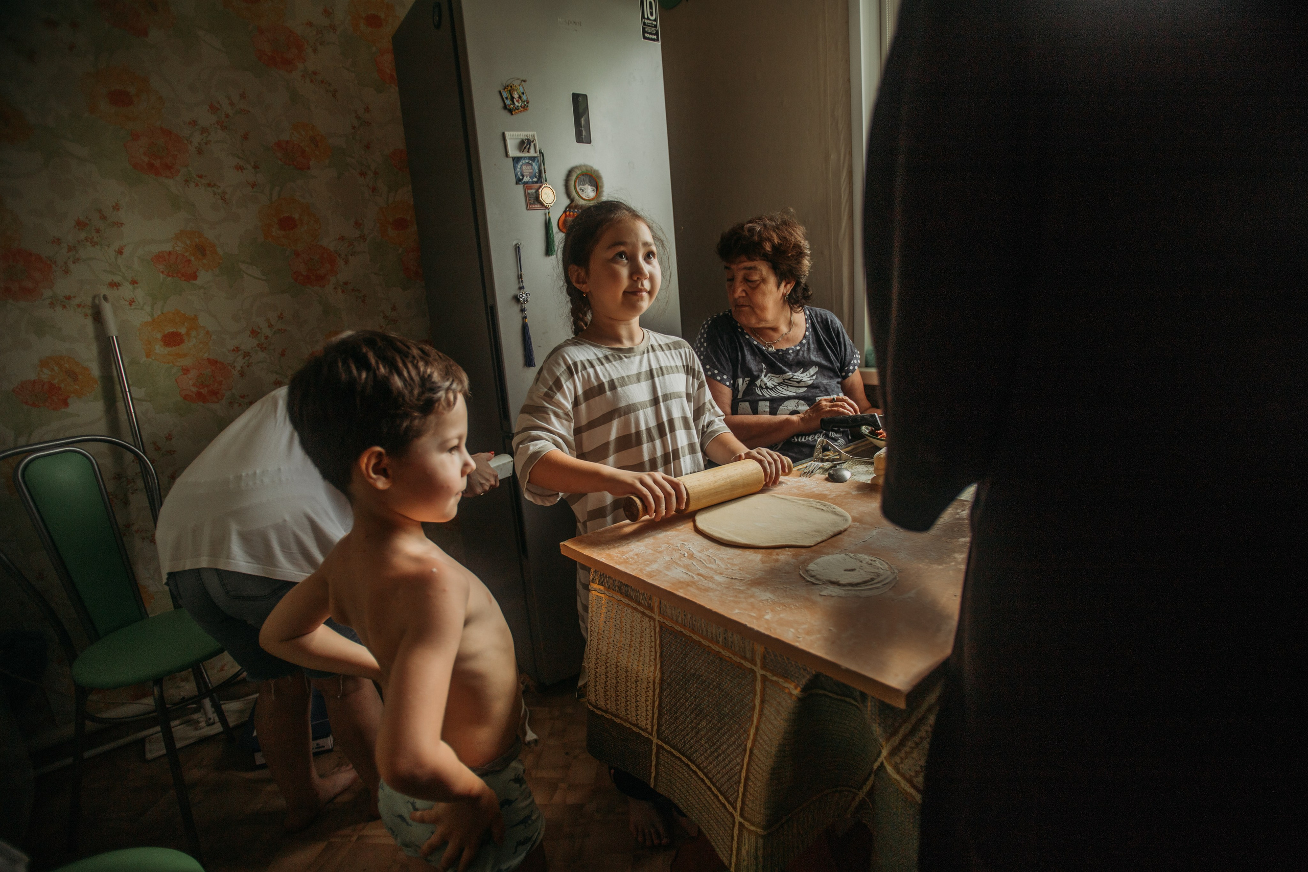 Домашняя фотосессия моей семьи. Венера Гайн. Репортажный фотограф  Тюмень. Обучение фотографии с 0