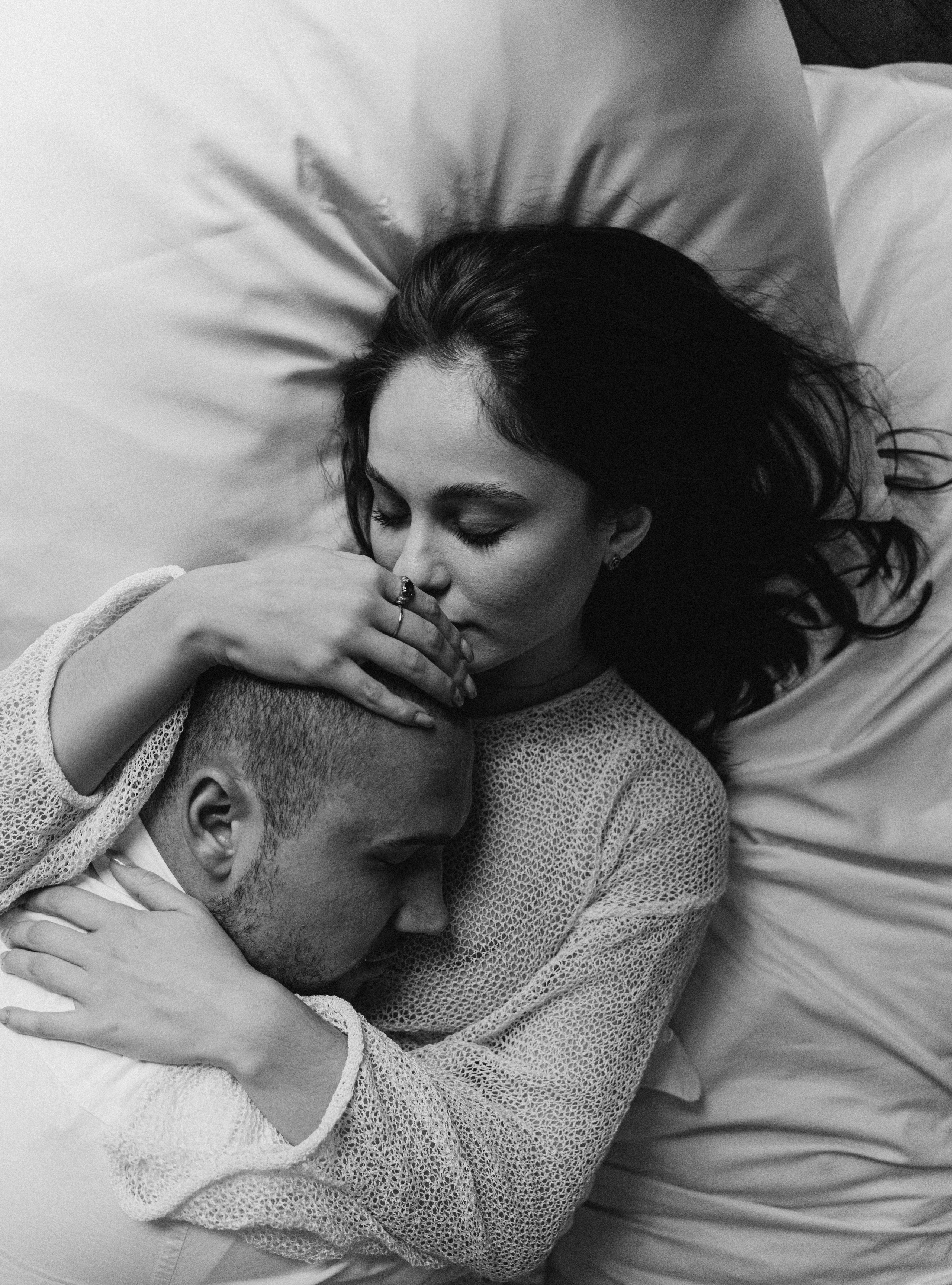 Парная фотосессия в студии. Фотосессия лавстори в Санкт-Петербурге. Живые атмосферный парные фотографии.