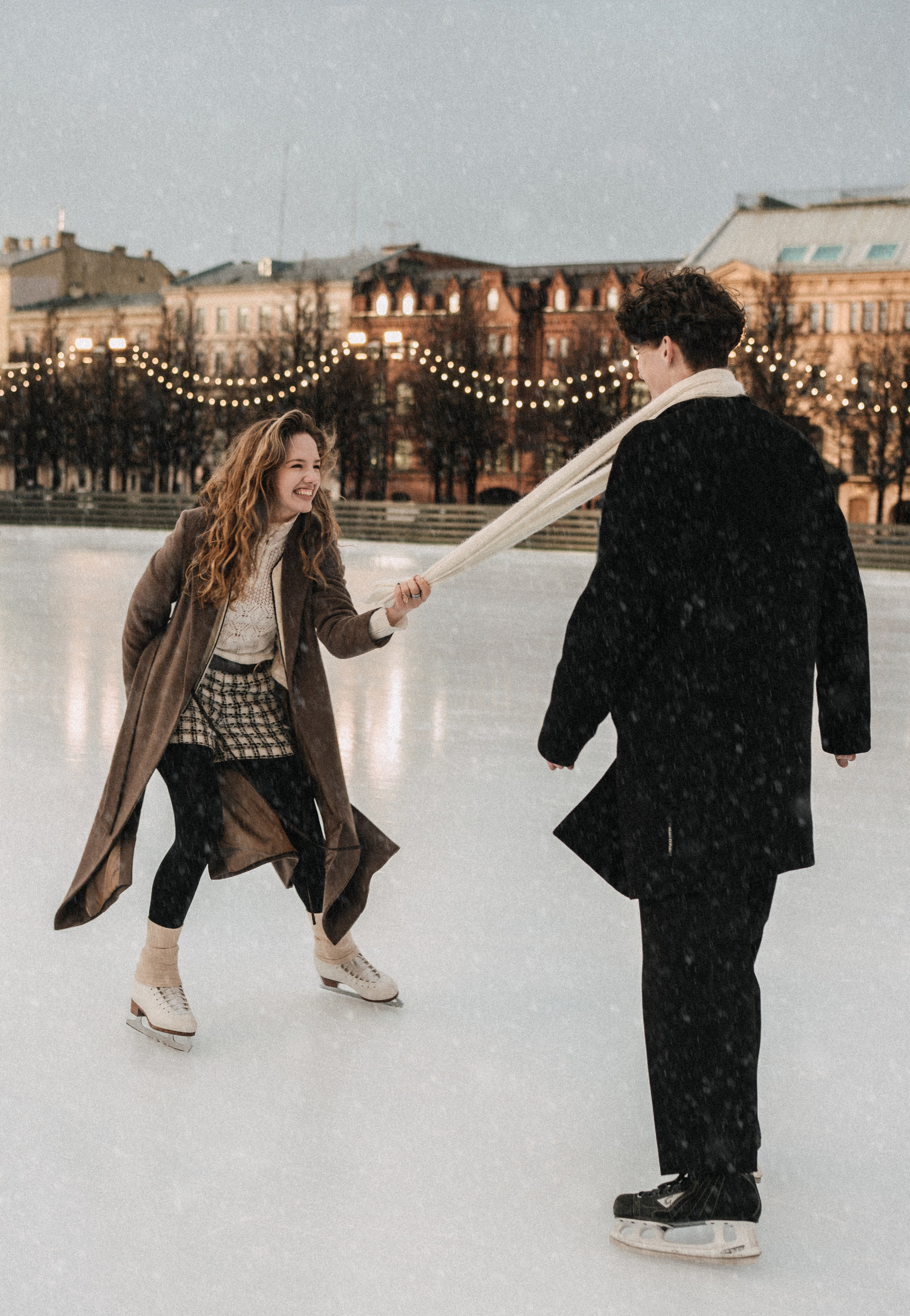 Парная фотосессия на катке. Новая Голландия. Зимняя фотосессия в Санкт-Петербурге. Фотограф в Санкт-Петербурге. Федосова Елизавета 