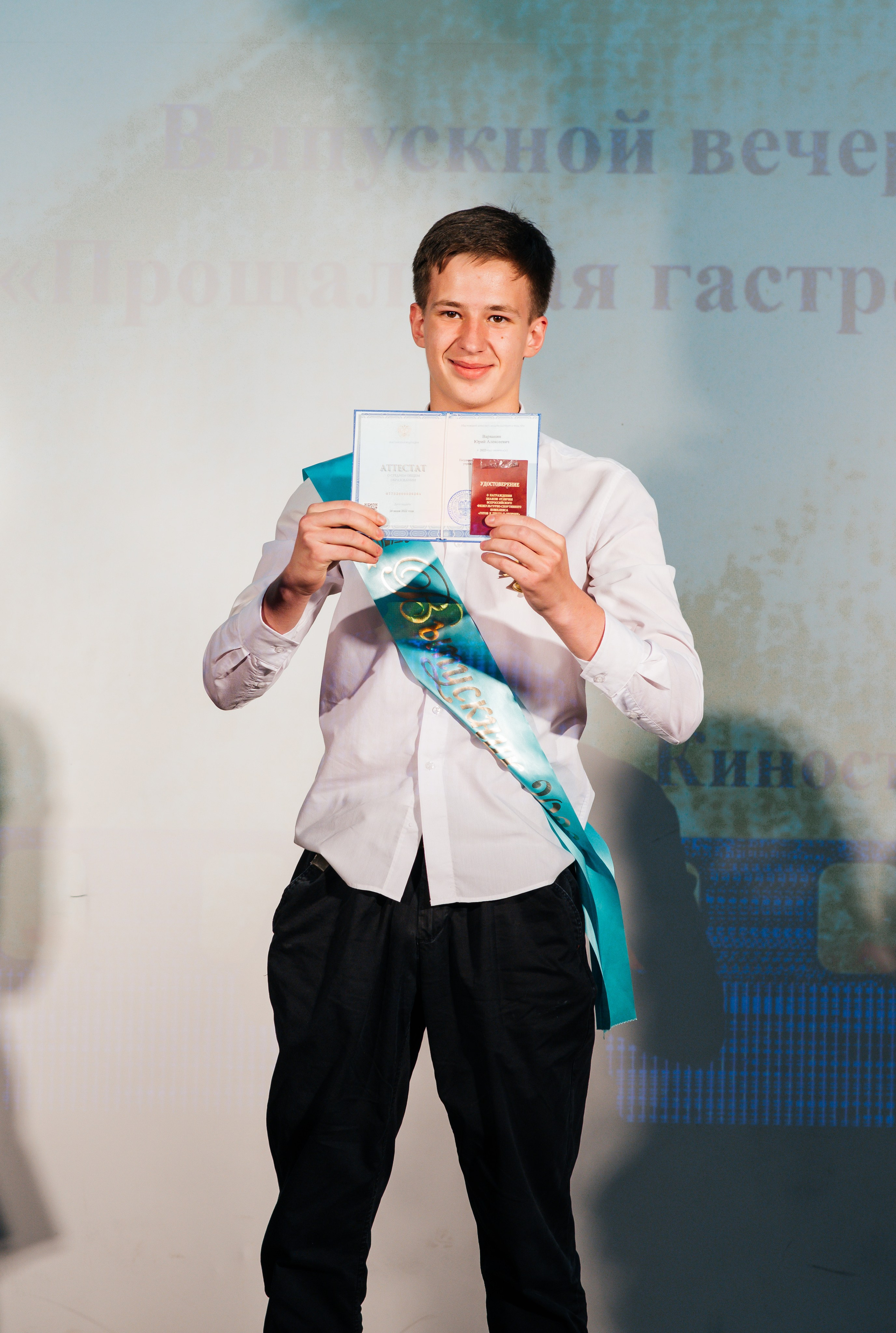 Вручение аттестатов. Выпускные альбомы в Подольске Москве и МО