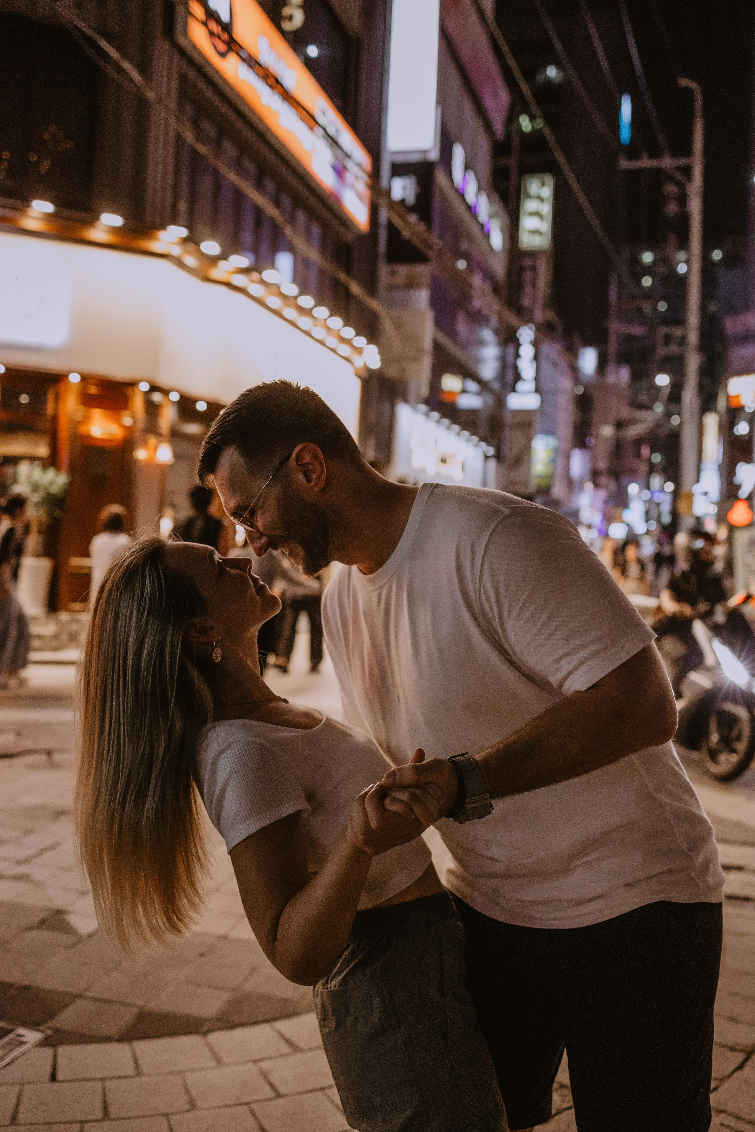 Вечерняя прогулка в городе Пусан. ВАШ ФОТОГРАФ В ПУСАНЕ (Южная Корея) Александра Ануфрий