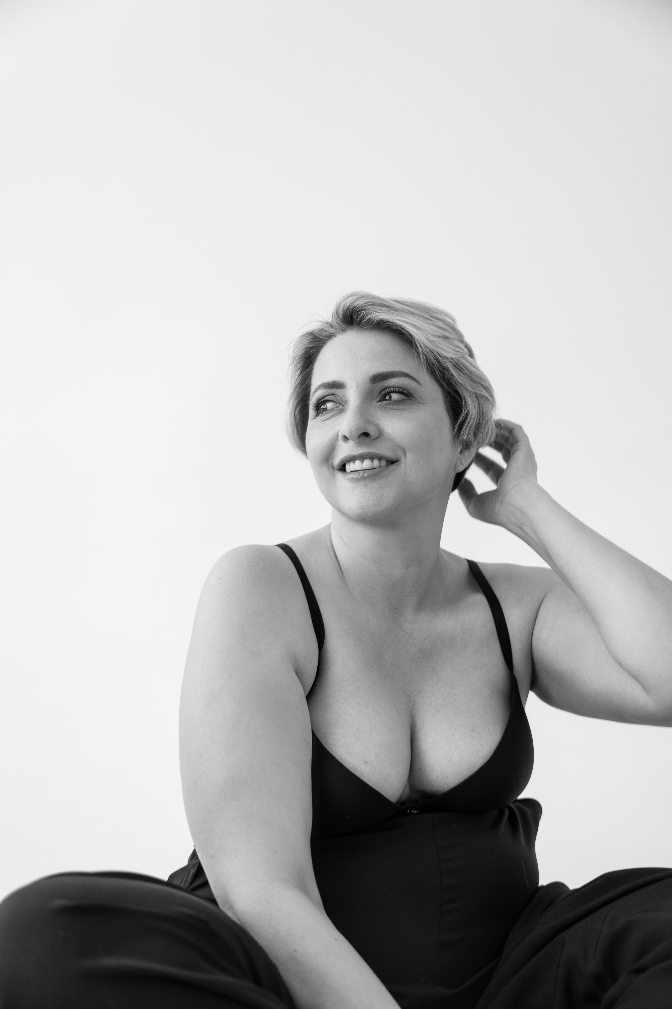 Профессиональная фотосессии в студии для женщины PLUS SIZE. Женский фотограф в Красноярске