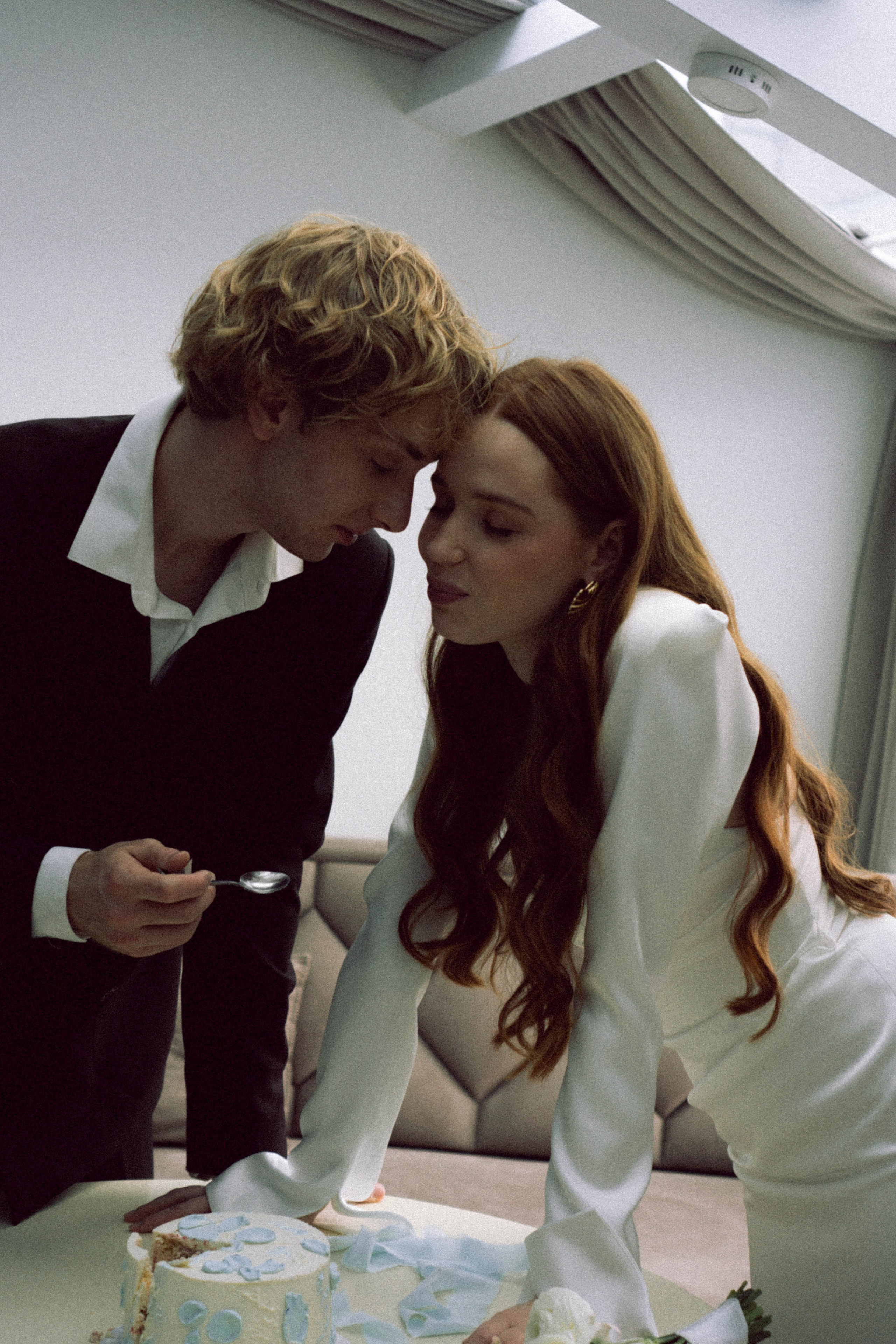 СВАДЕБНАЯ СЬЕМКА В ОТЕЛЕ. СБОРЫ ЖЕНИХА И НЕВЕСТЫ И ТАКЖЕ ТОР И ПОДГОТОВКА К ПРОГУЛКЕ. Профессиональный фотограф, Санкт-Петербург — Виктория Богомолова