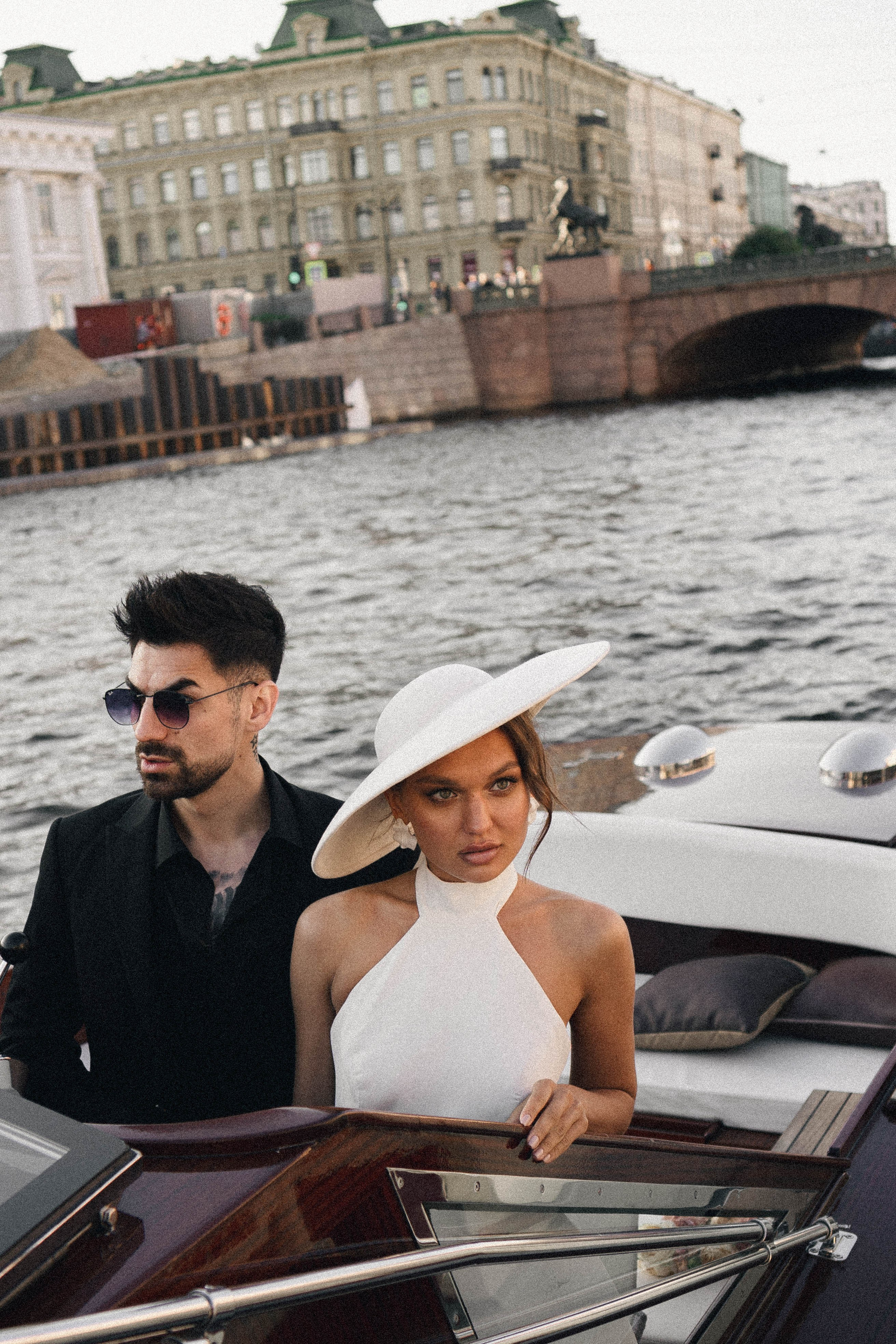 СВАДЕНБНАЯ СЬЕМКА НА КАТЕРЕ ПО КАНАЛАМ САНКТ-ПЕТЕРБУРГА И В АКВАТОРИИ НЕВЫ. Профессиональный фотограф, Санкт-Петербург — Виктория Богомолова