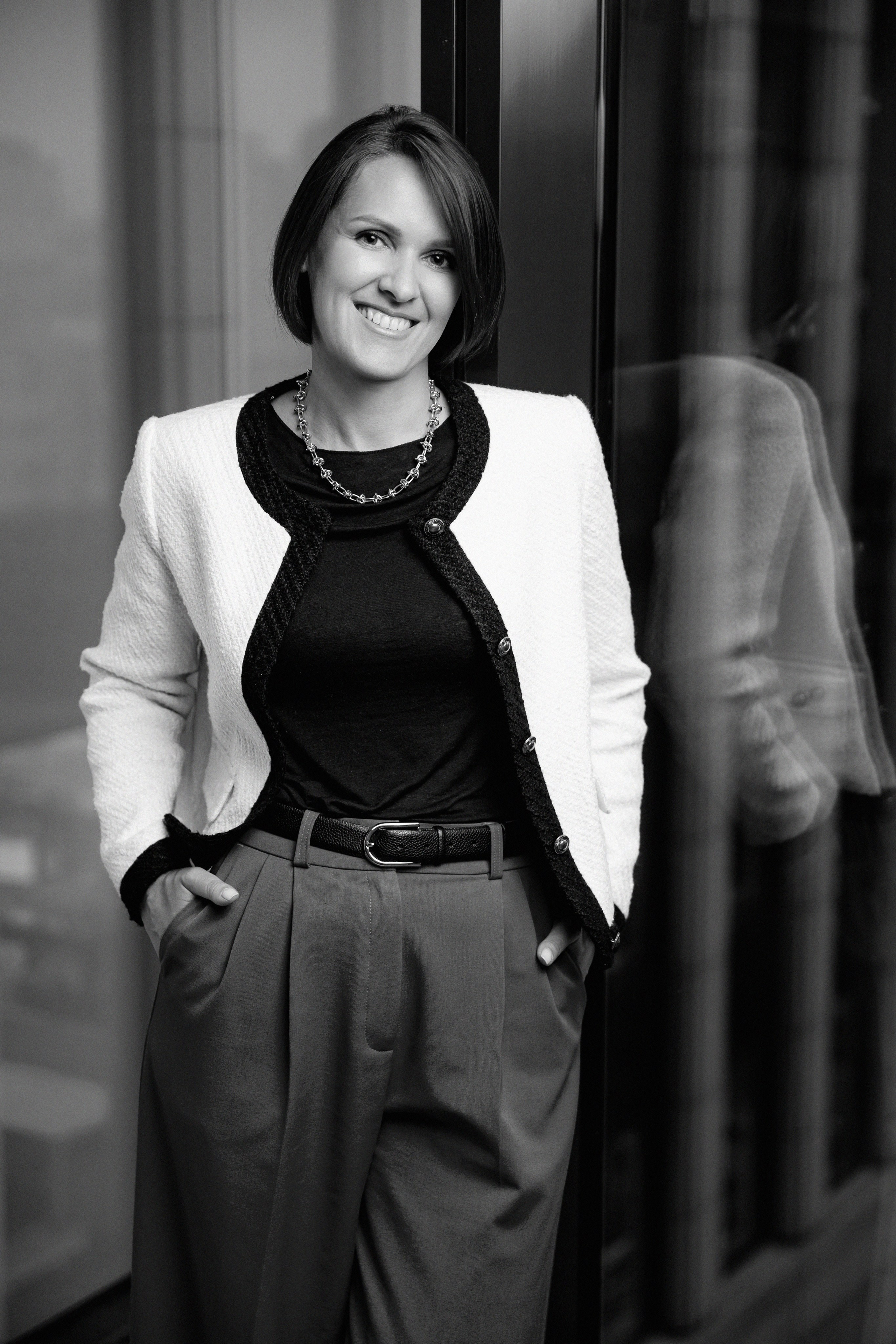 Женский портрет в деловом стиле для компании Мегафон