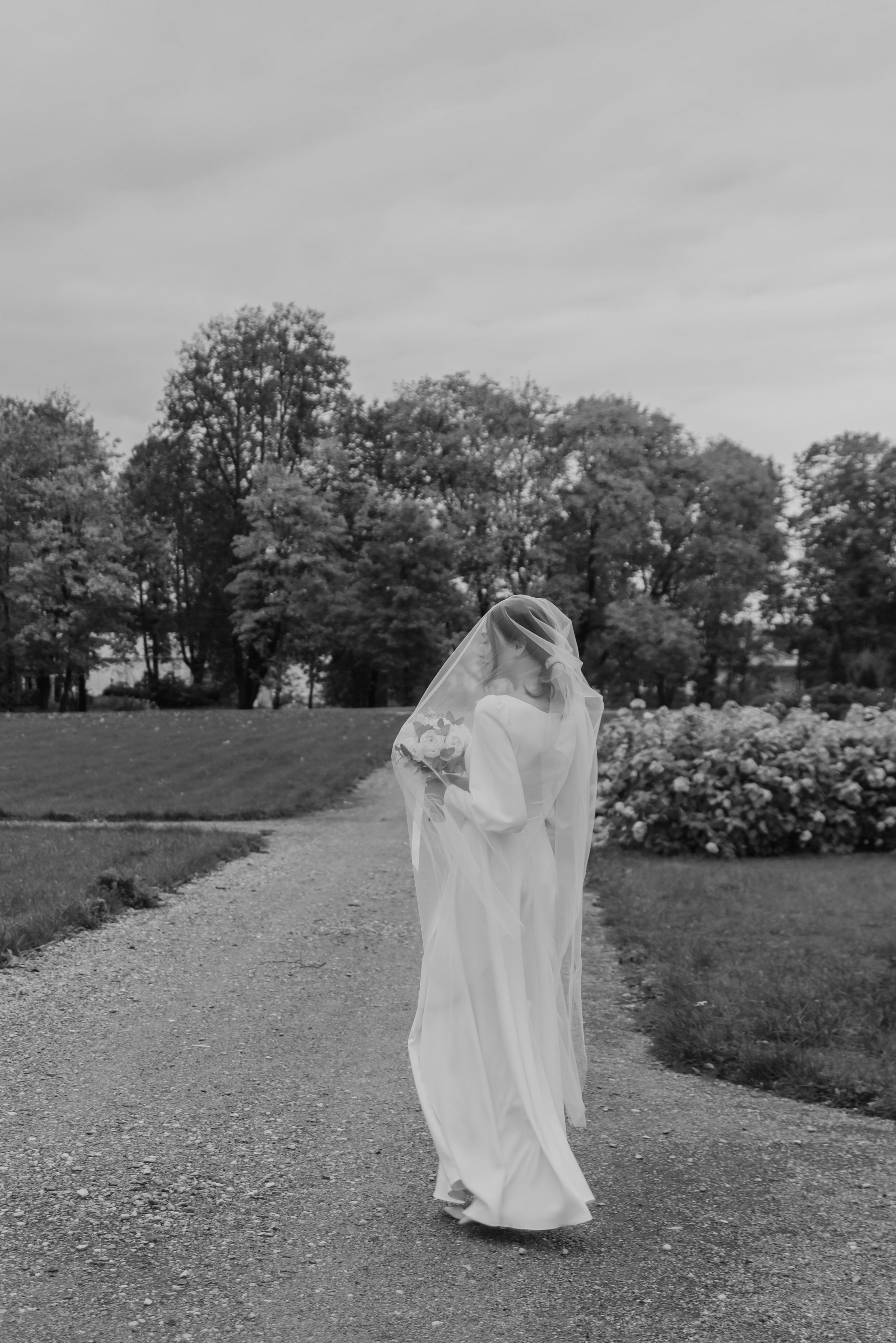 Свадебная фотосессия в Твери в красивой локации в замке в Московской области. Свадебный фотограф в Твери, Москве и Санкт-Петербурге Денисова Екатерина