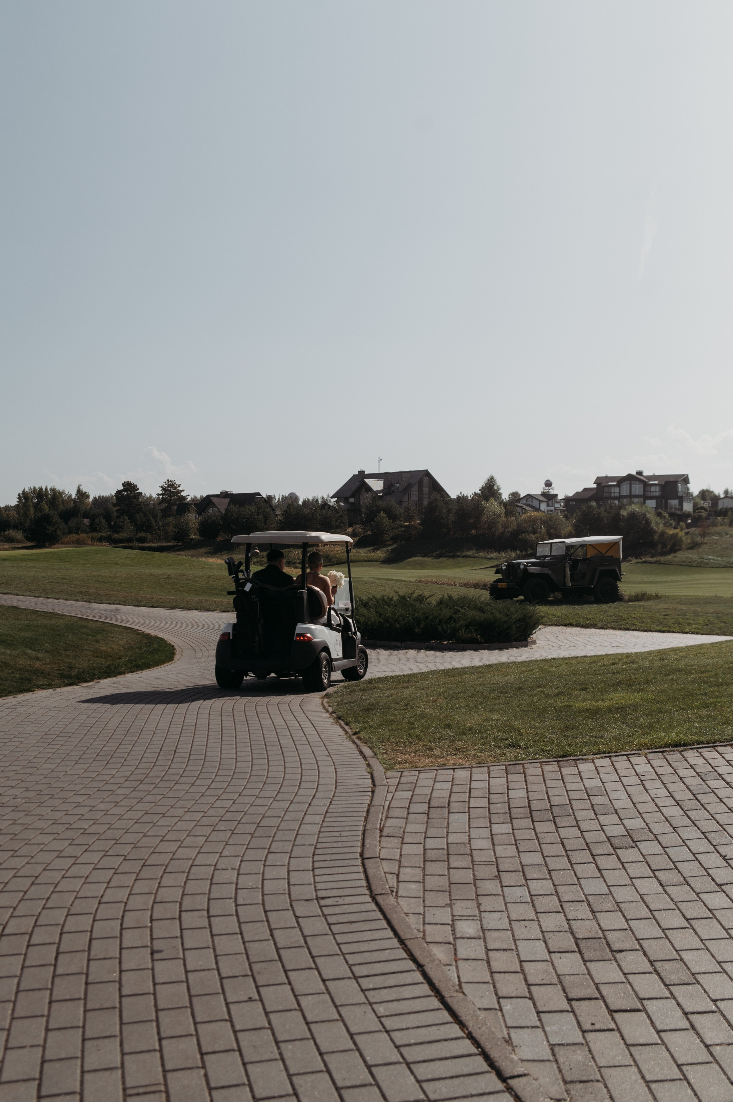 Свадебная фотосессия в Завидово гольф поле с утром невесты и красивым свадебным банкетом. Свадебный фотограф в Твери, Москве и Санкт-Петербурге Денисова Екатерина