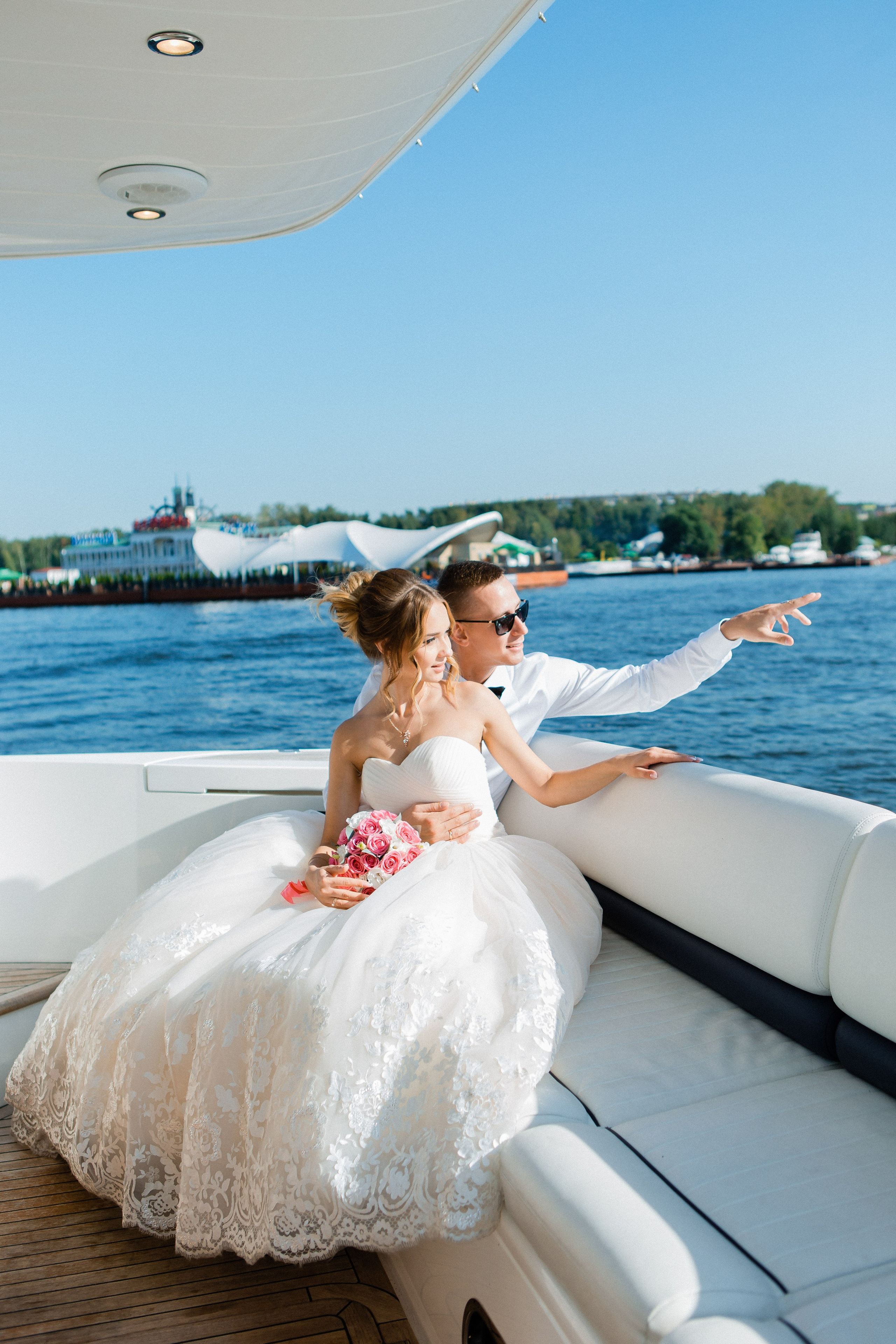 Денис и Ксения. Видеосъемка и фотосъемка свадеб. Фотограф и оператор на свадьбу. Видеосъемка подкастов, собственная видео-фотостудии. Предметная фотосъемка