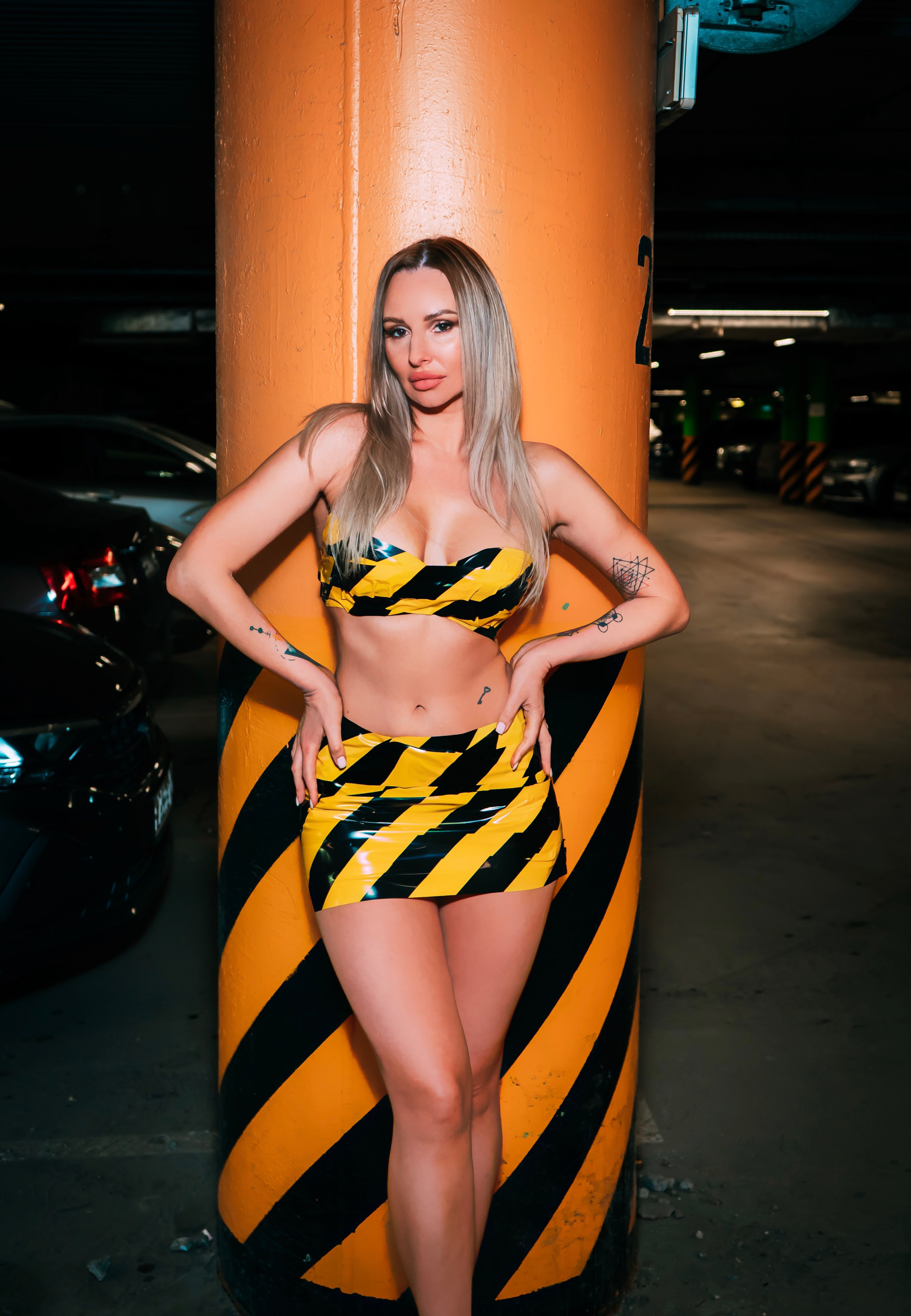 Съемка на парковке — модель Дина. Фотограф Москва и Видеограф Москва