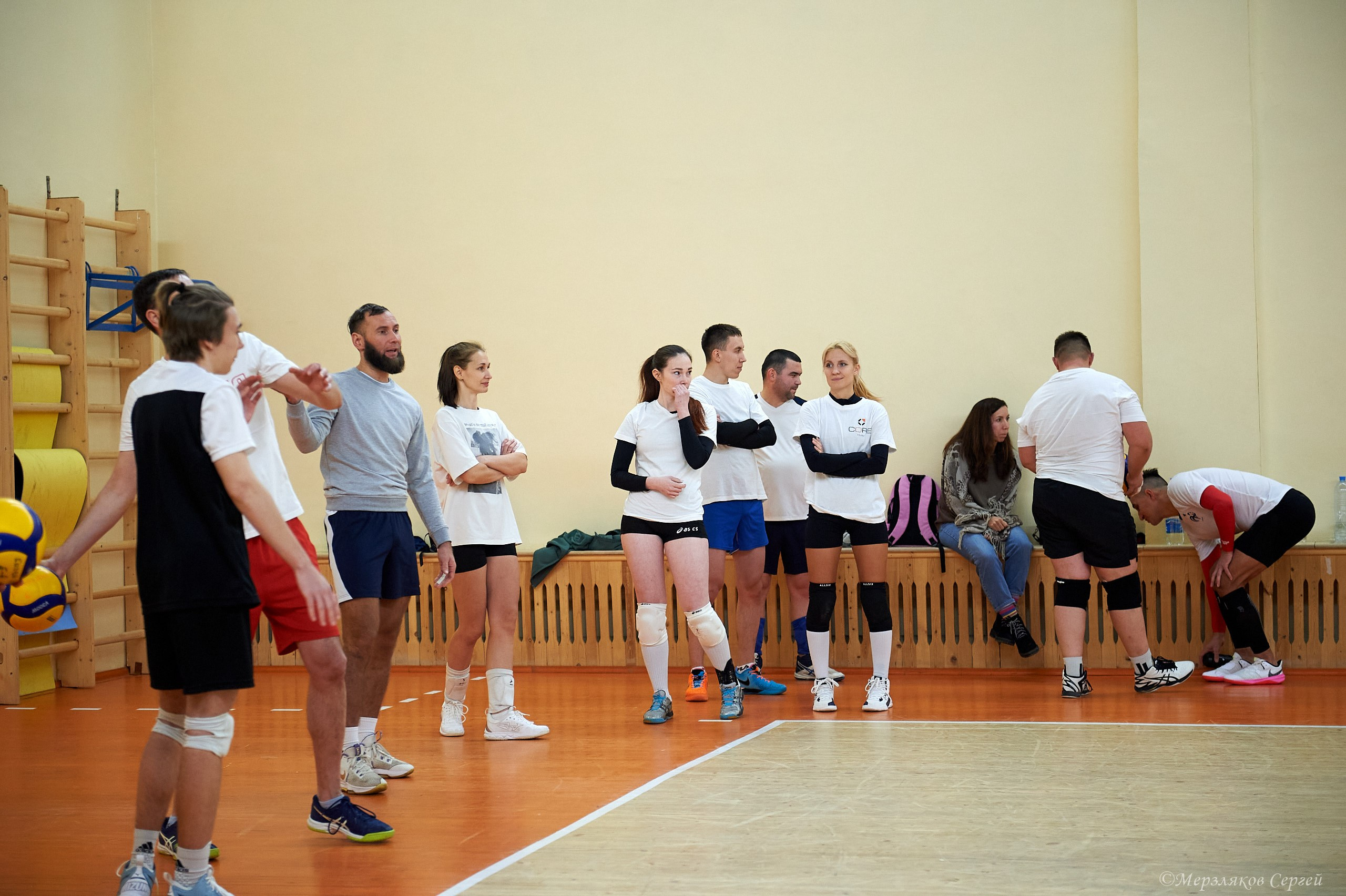 Новогодний турнир по волейболу. Ижевск. 15.12.2023. Спортивный репортажный фотограф в Ижевске Сергей Мерзляков