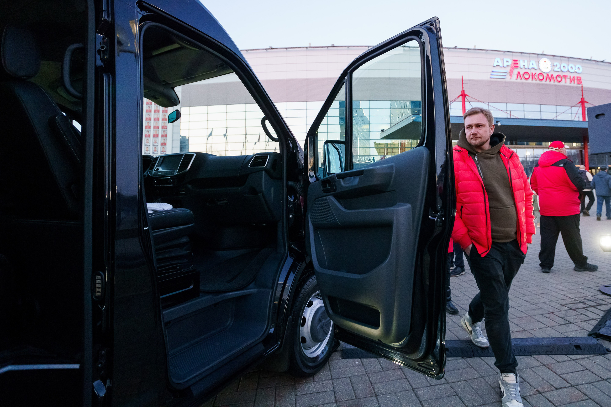 Промоакция у стадиона Арена 2000 г. Ярославль. Репортажный фотограф Сергей Сажин г. Ярославль