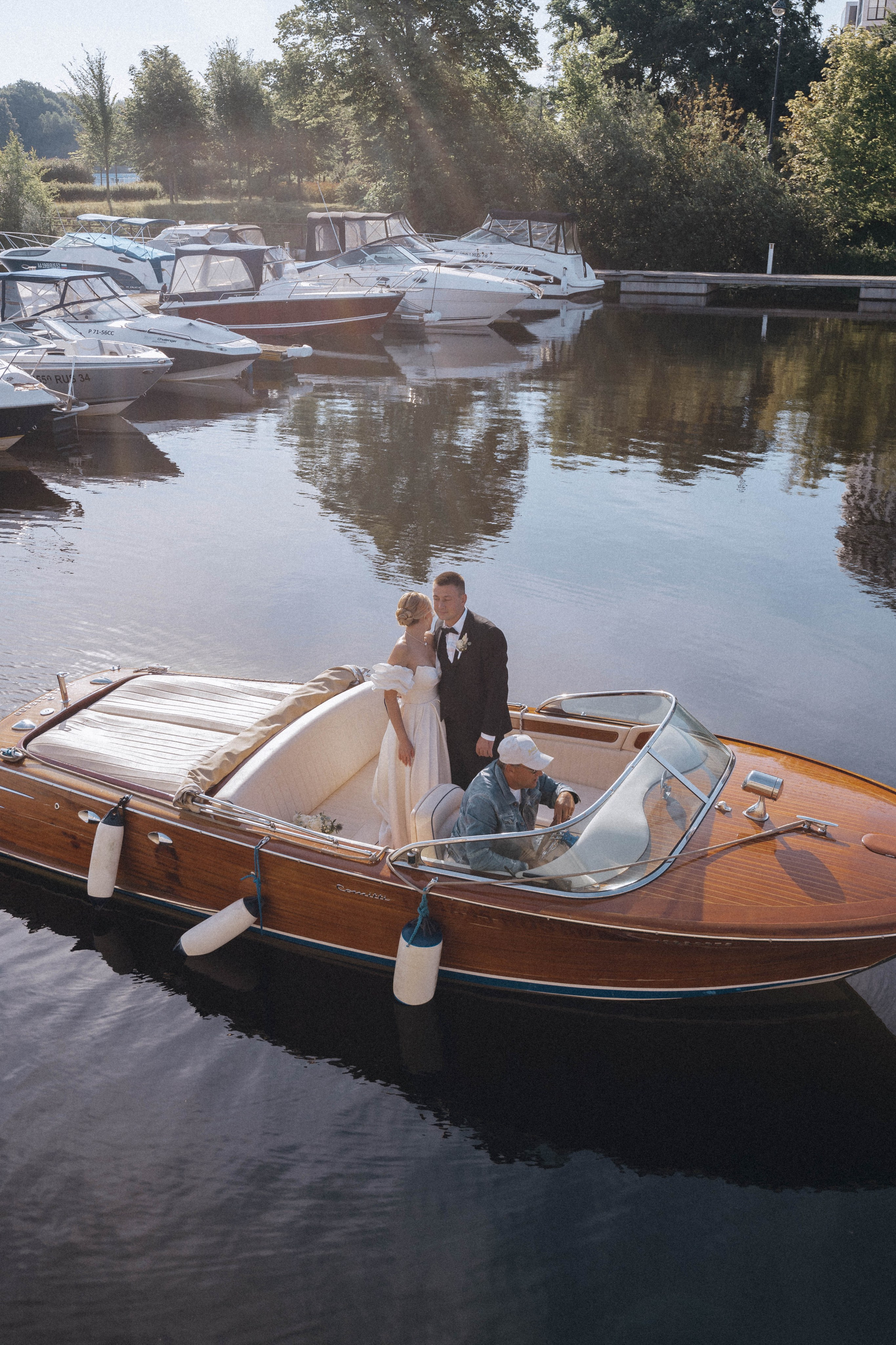 СВАДЕНБНАЯ СЬЕМКА НА КАТЕРЕ ПО КАНАЛАМ САНКТ-ПЕТЕРБУРГА И В АКВАТОРИИ НЕВЫ. Профессиональный фотограф, Санкт-Петербург — Виктория Богомолова
