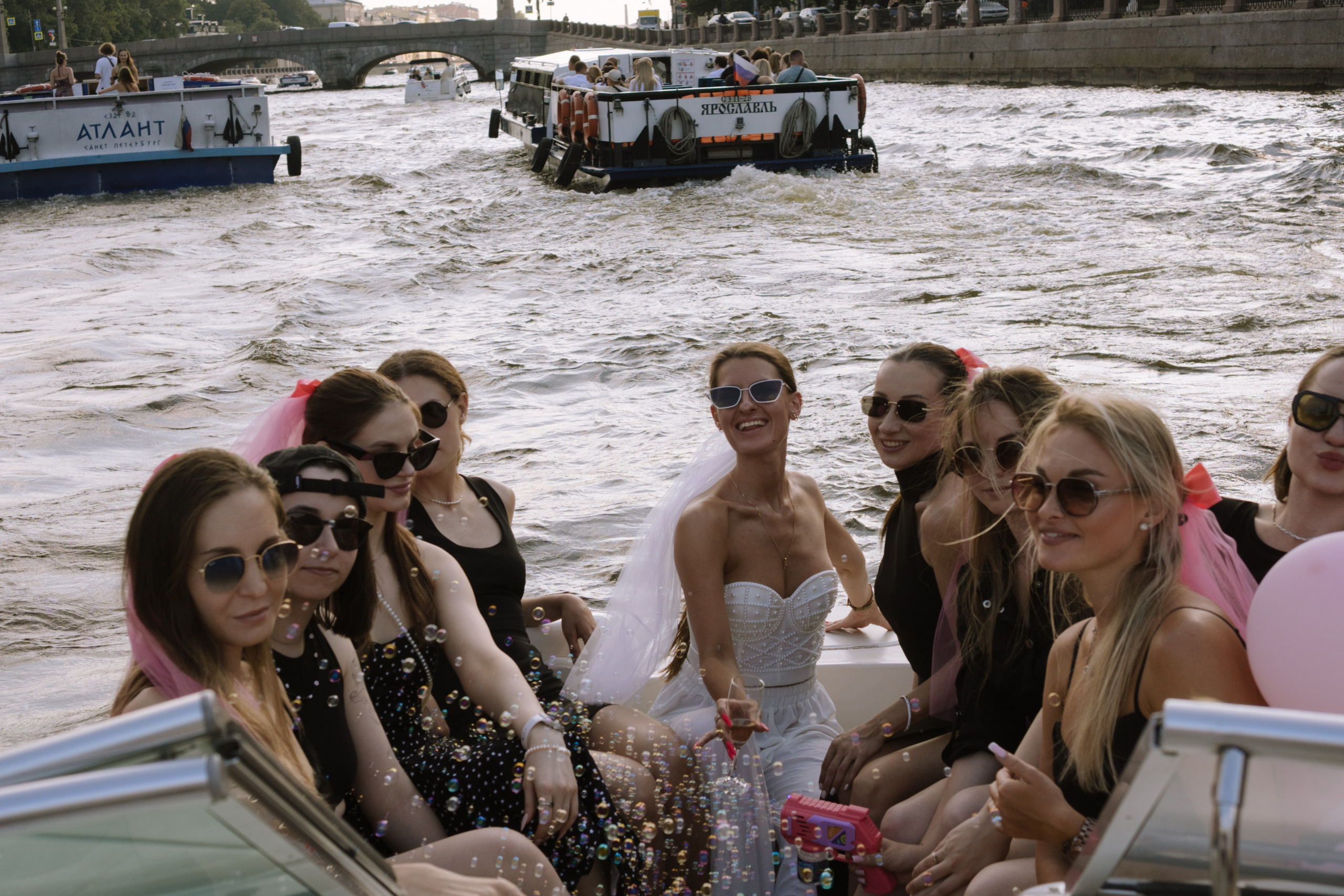 ДЕВИЧНИК НА КАТЕРЕ. Профессиональный фотограф, Санкт-Петербург — Виктория Богомолова