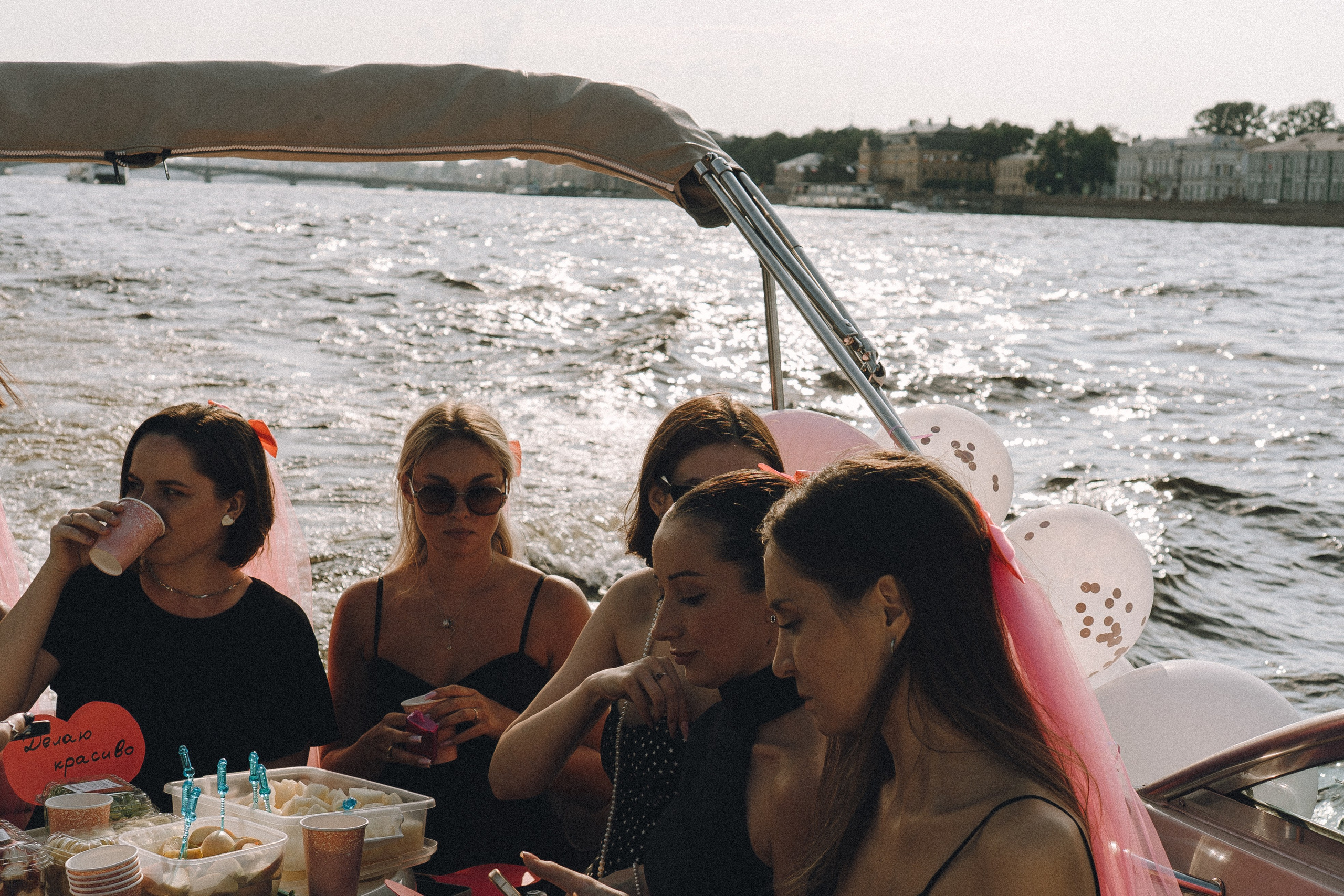 ДЕВИЧНИК НА КАТЕРЕ. Профессиональный фотограф, Санкт-Петербург — Виктория Богомолова