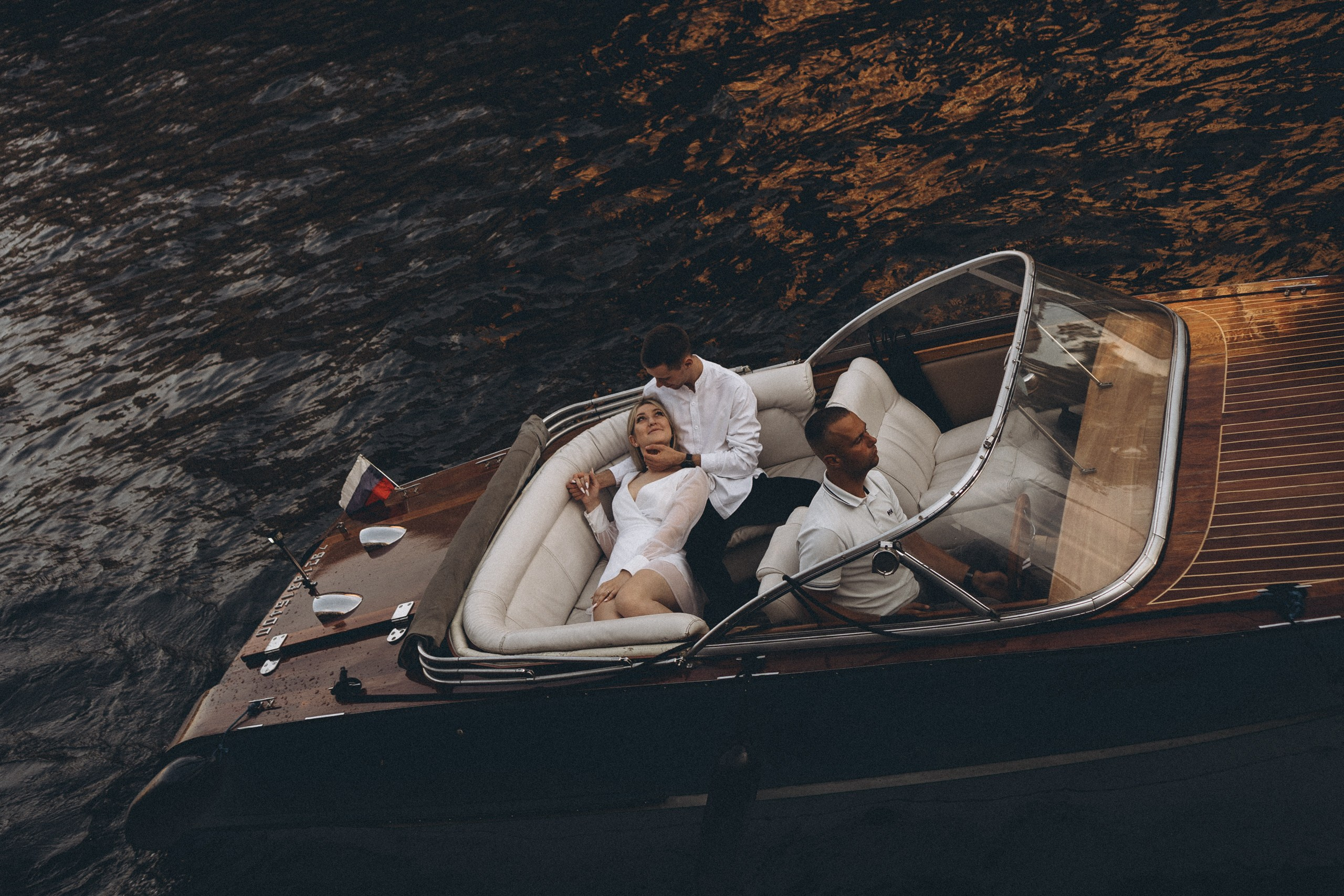 СВАДЕНБНАЯ СЬЕМКА НА КАТЕРЕ ПО КАНАЛАМ САНКТ-ПЕТЕРБУРГА И В АКВАТОРИИ НЕВЫ. Профессиональный фотограф, Санкт-Петербург — Виктория Богомолова