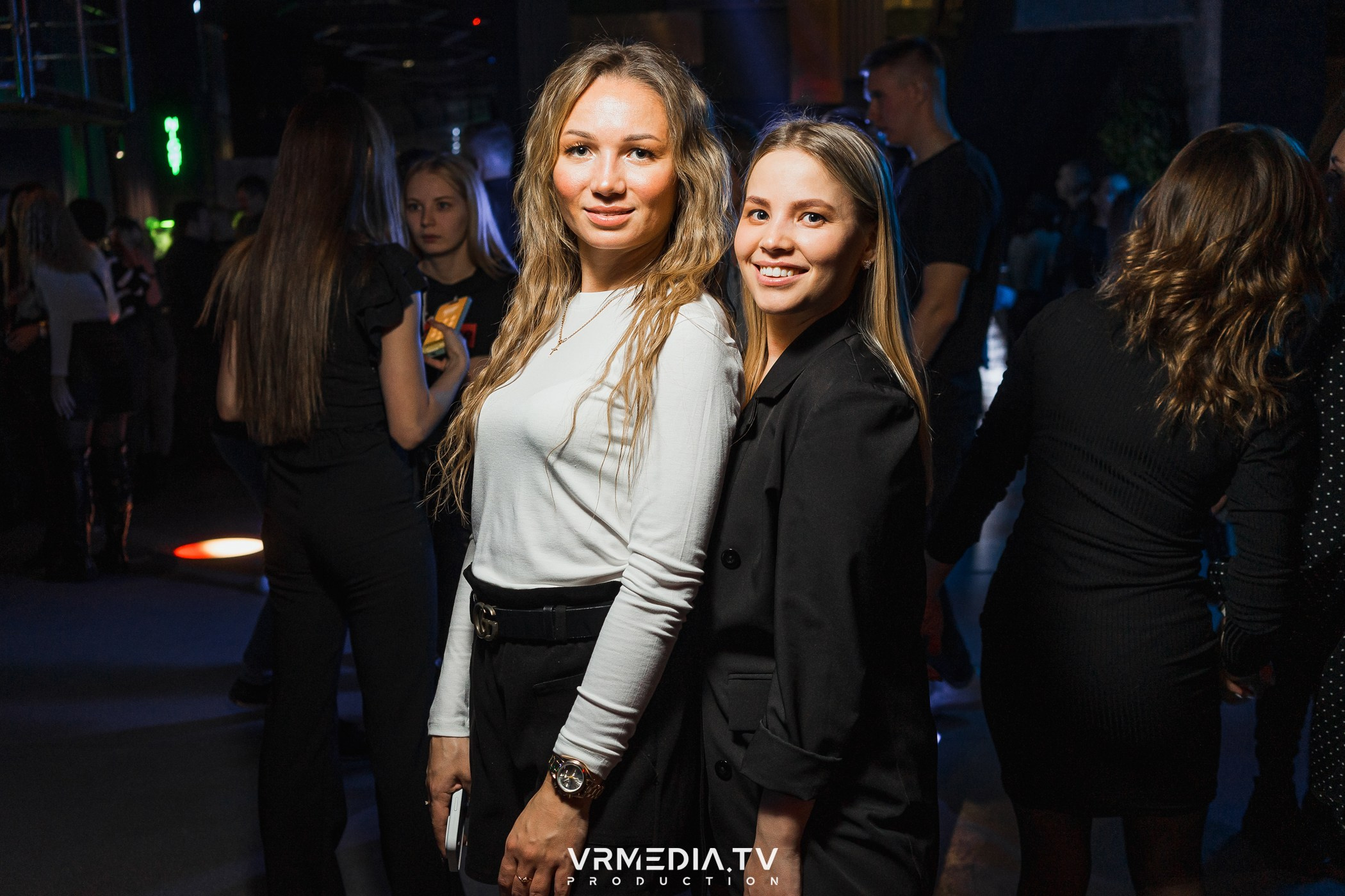 Бумажный дом в баре «Друзья»