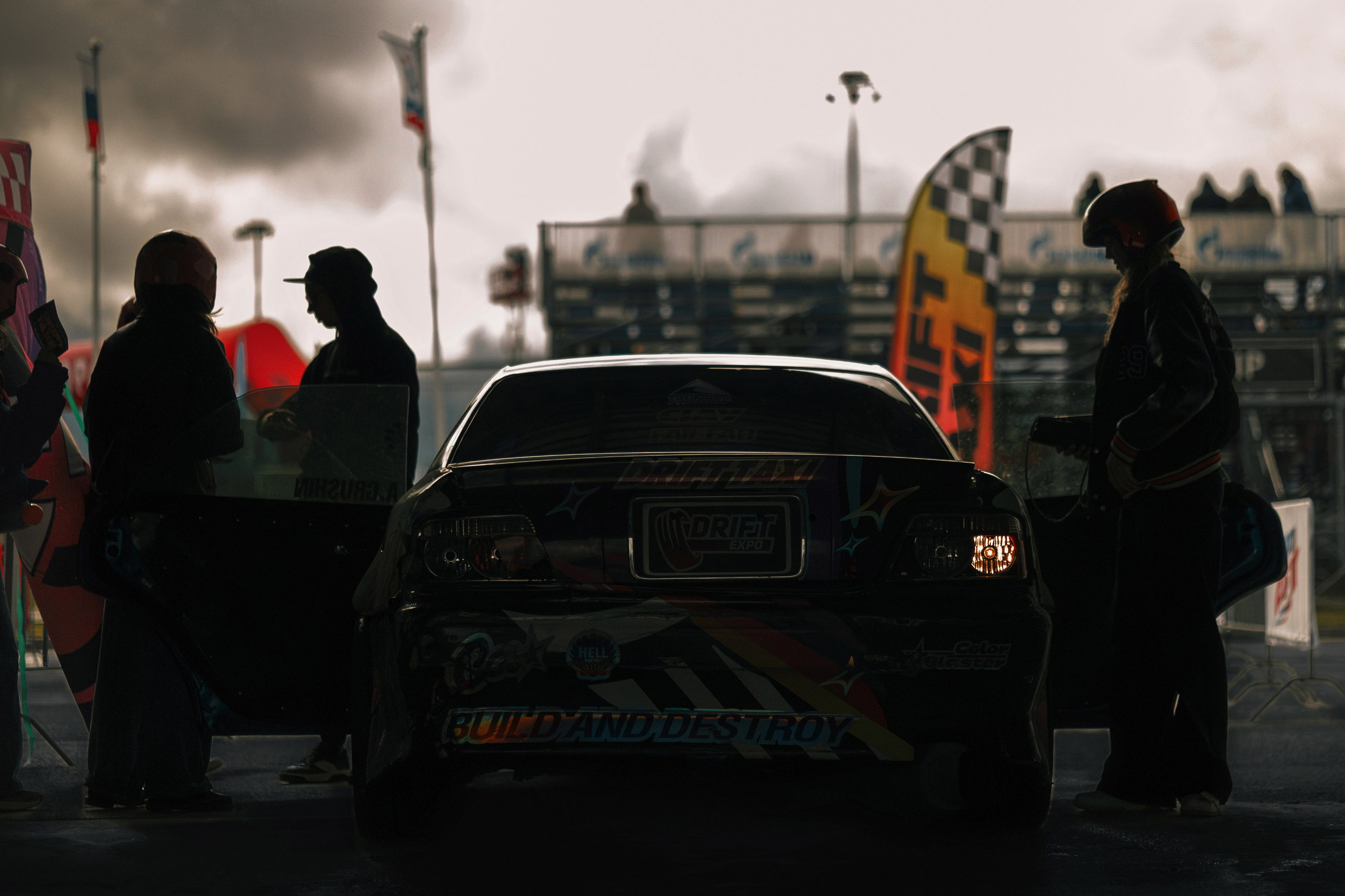 IDDC Этап 2: Бетонный Колизей и блогеры в деле