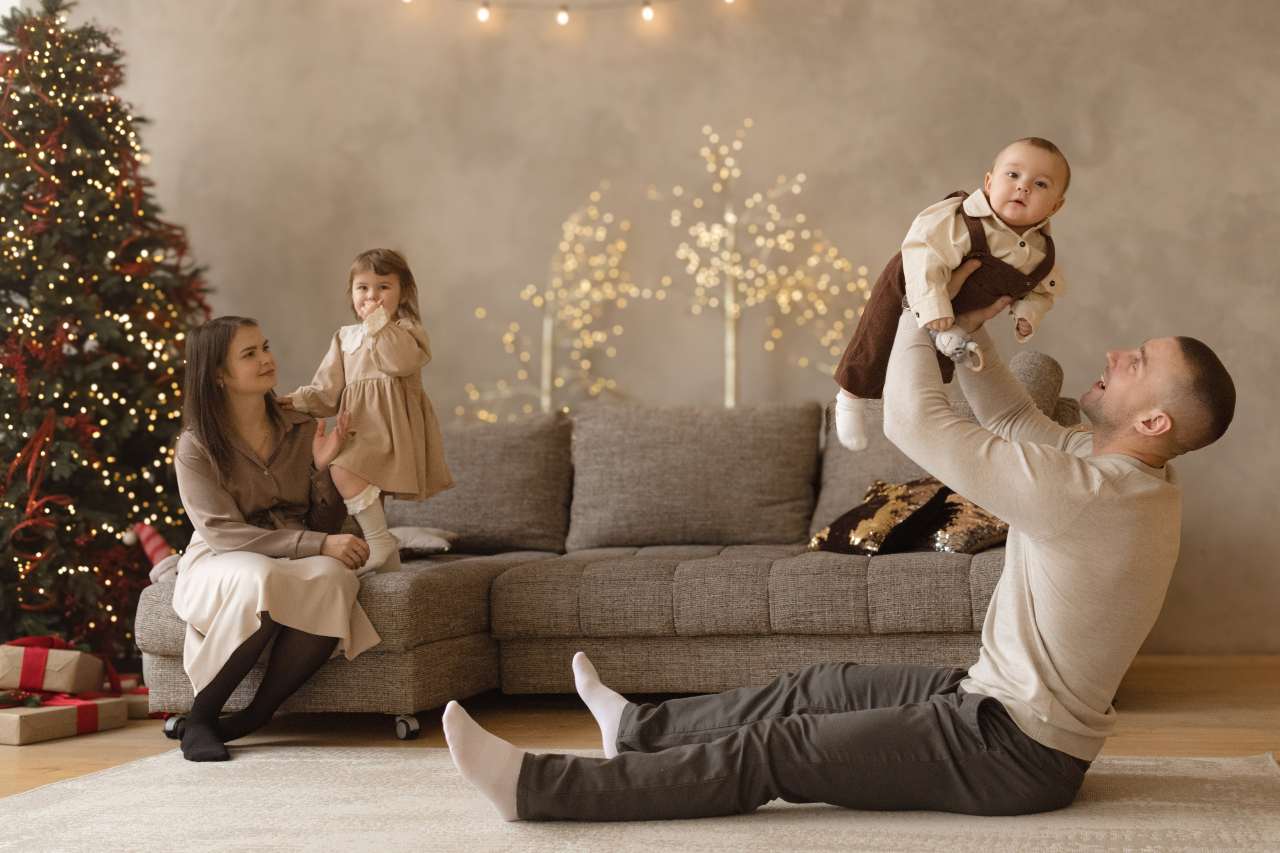 Новогодняя съемка в Мун (зал Семейный). Фотограф беременности и новорожденных в Красноярске Вета Ланская