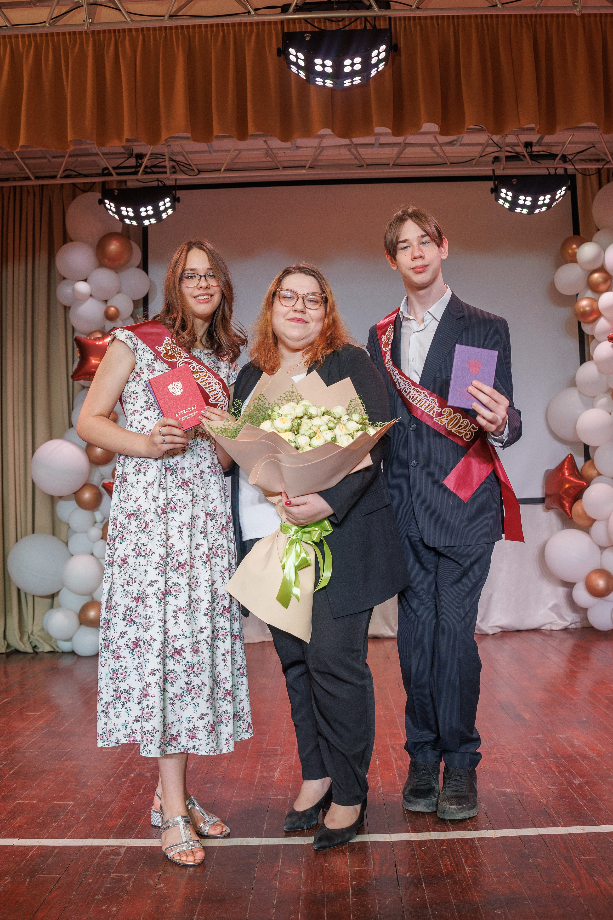 Вручение аттестатов. Свадебный и семейный фотограф в Новосибирске Ирина Дорошкова