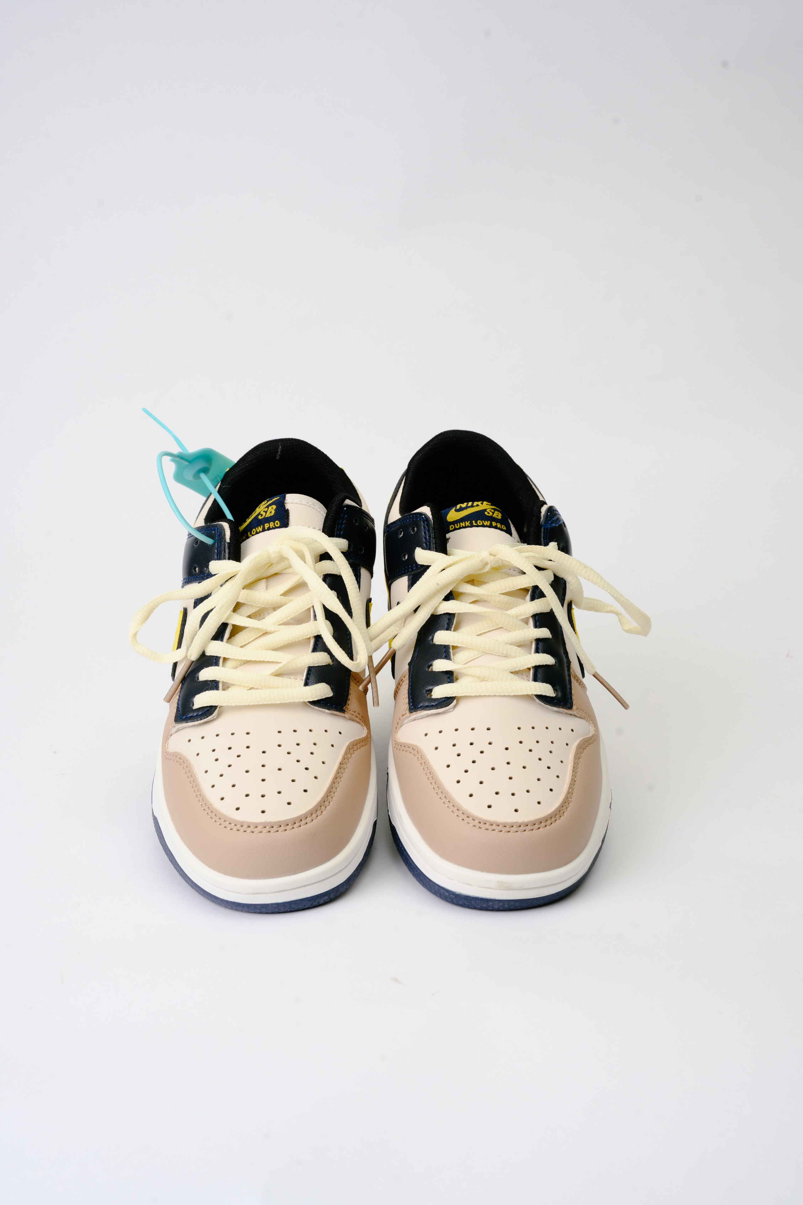 Кроссовки для wb. Фотограф в Красноярске