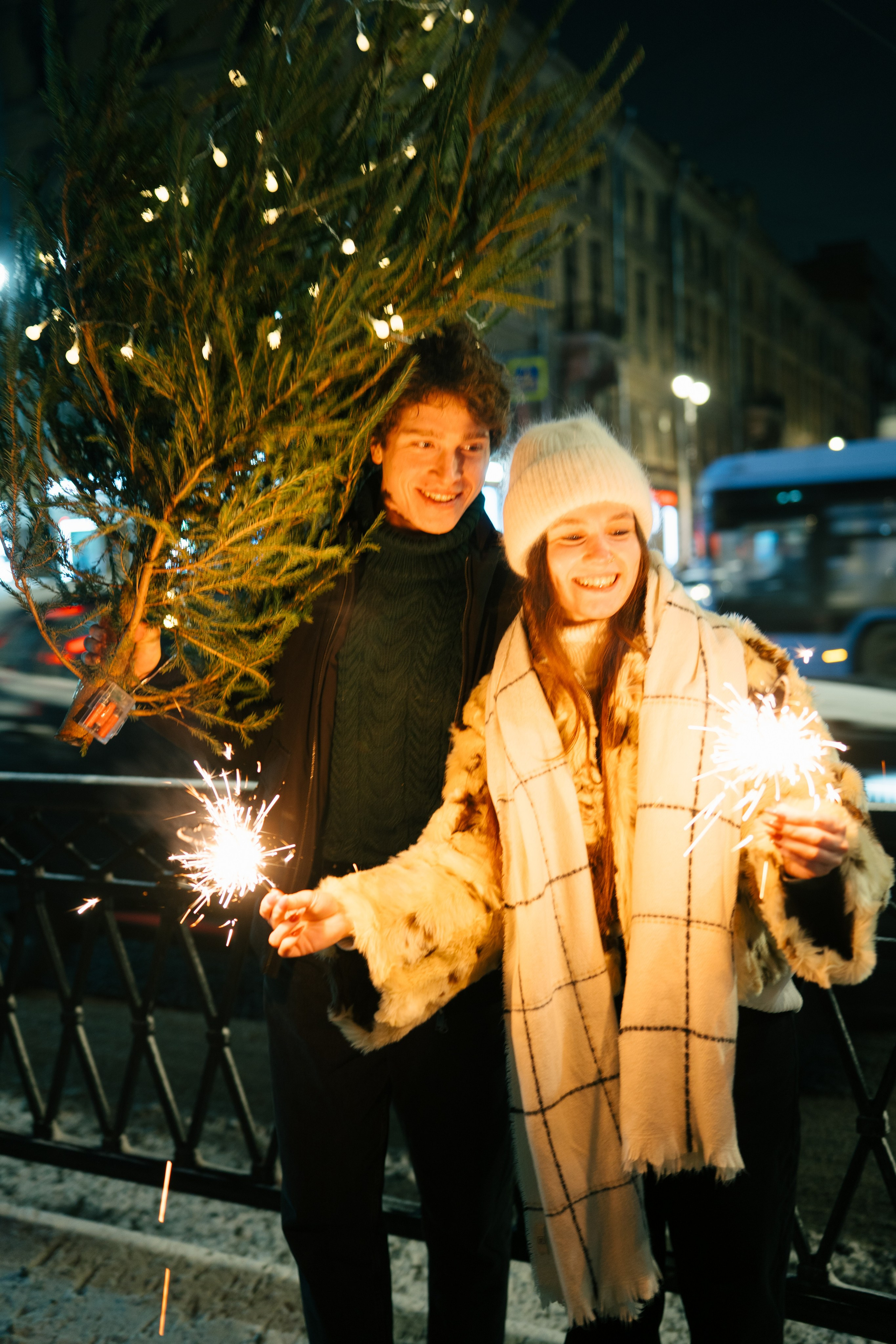НОВОГОДНЯЯ ПРОГУЛКА ПАРЫ ПО ЧЕРНЫШЕВСКОЙ ПЕРЕД НОВЫМ ГОДОМ. Профессиональный фотограф, Санкт-Петербург — Виктория Богомолова