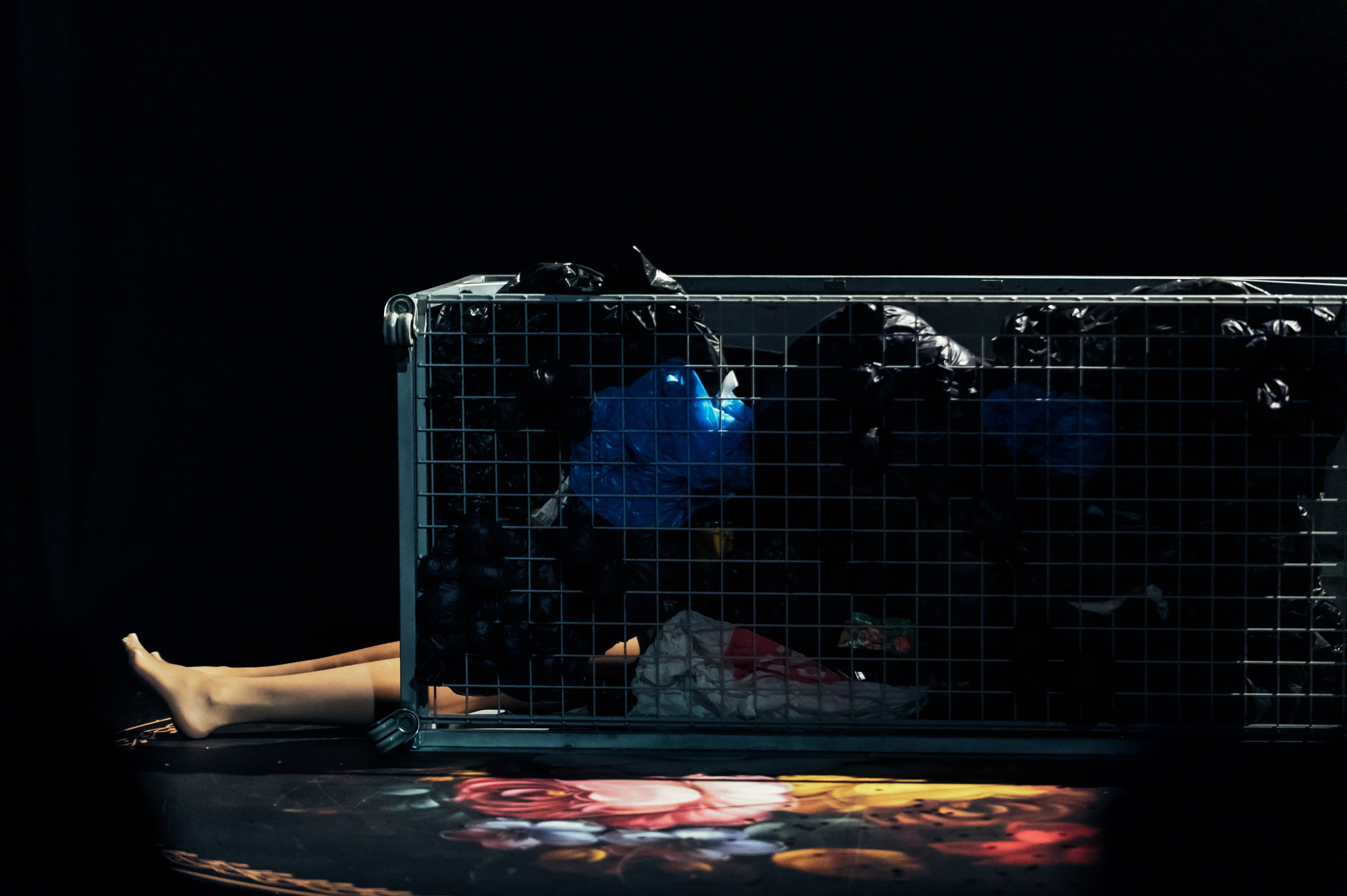 Спектакль "Магазин", Небольшой Драматический Театр /Санкт-Петербург/. Татьяна Колганова, Анна Шельяпкова, Михаил Тараканов