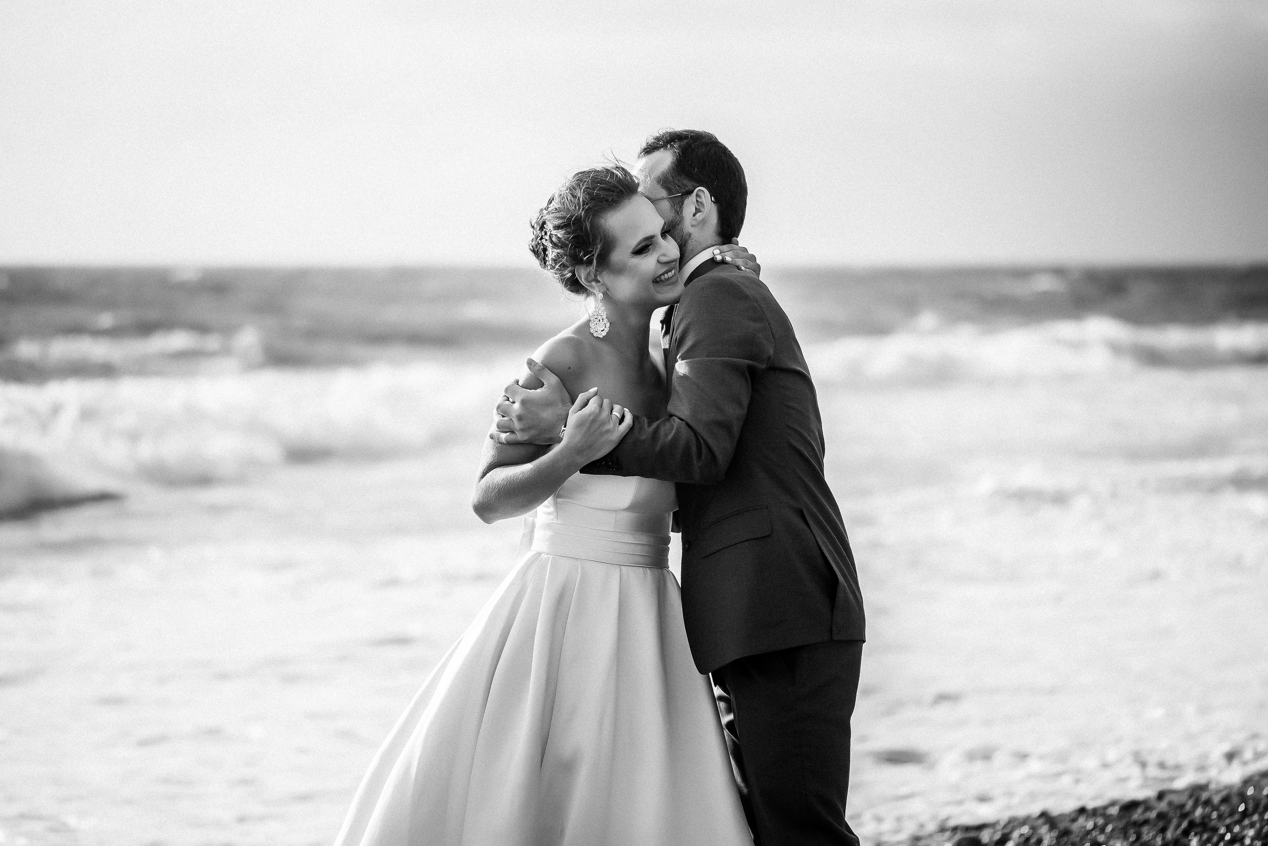 Свадебная фотосессия на берегу моря в Крыму