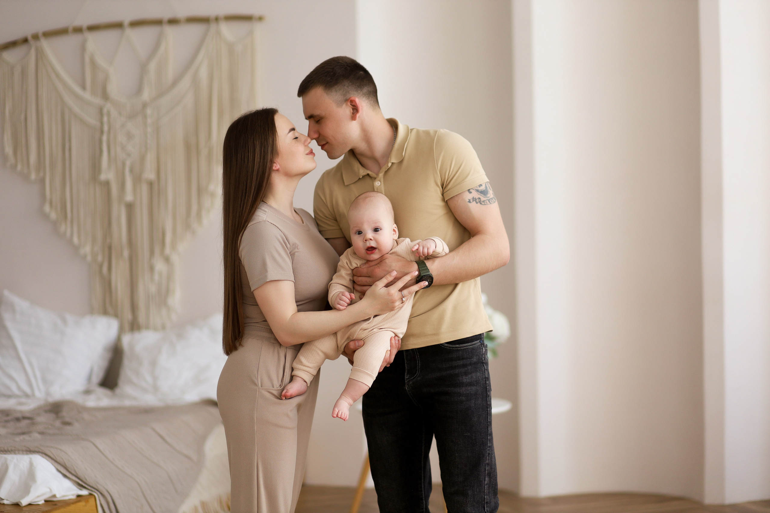 Семейная съёмка в белом зале. ФОТОГРАФ ХАБАРОВСК АНАСТАСИЯ РАЧЕНКОВА