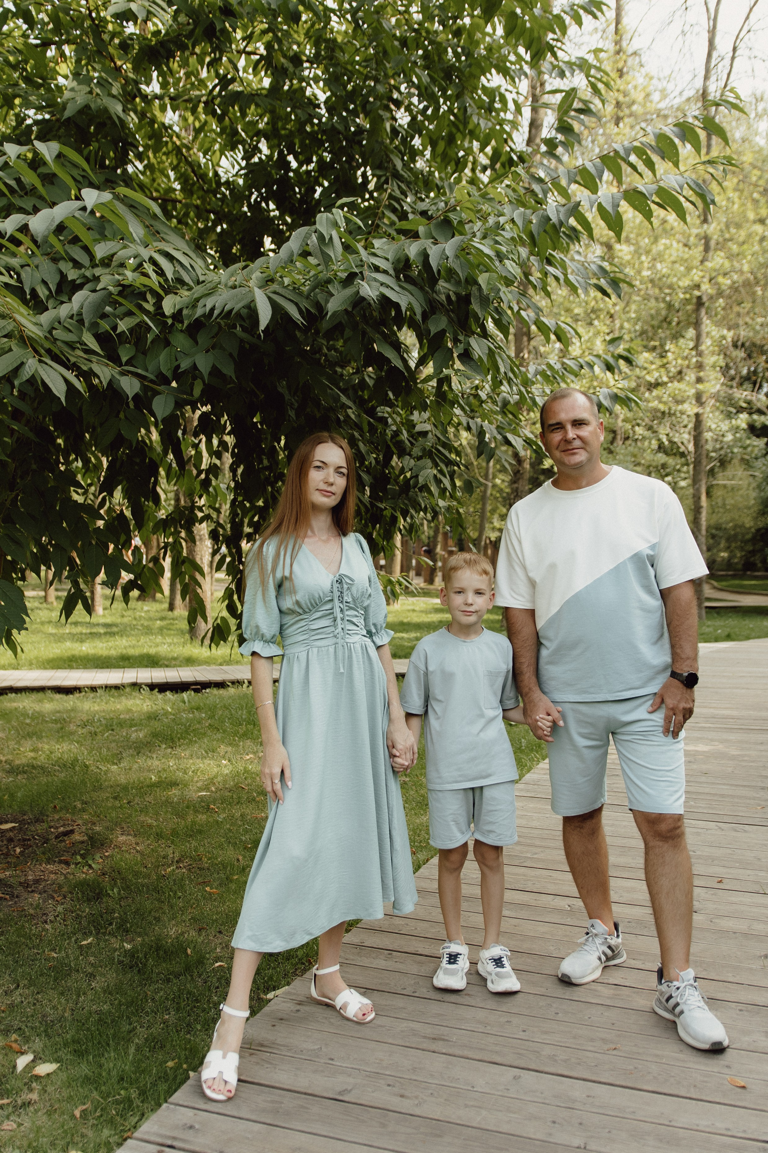 Семья Мельниковых в парке. Фотограф в Кирове и Кирово-Чепецке Валерия Шиляева