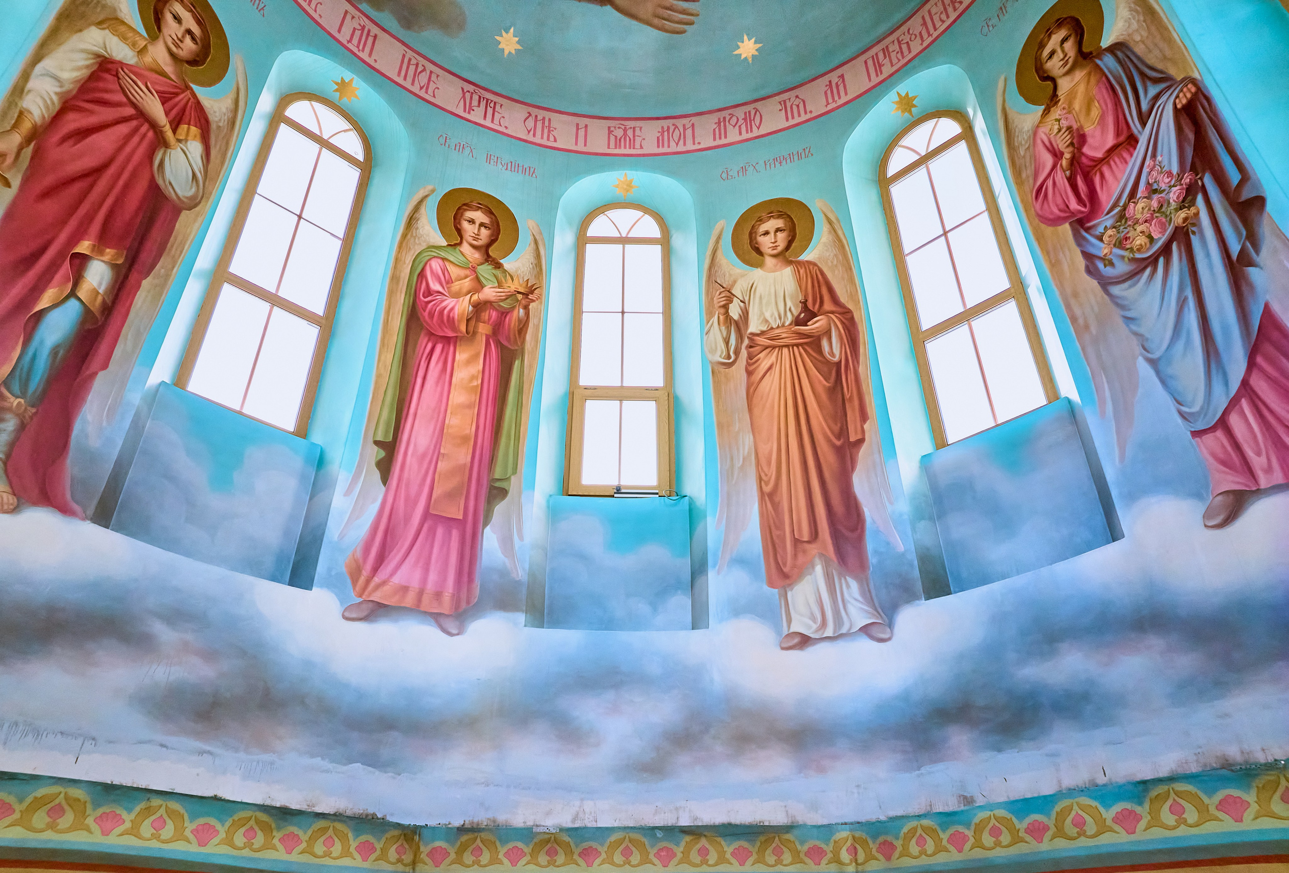 Фрески четырех Святых Архангелов под куполом в барабане храма Преподобного Серафима Саровского. Храм Преподобного Серафима Саровского. г. Дзержинск